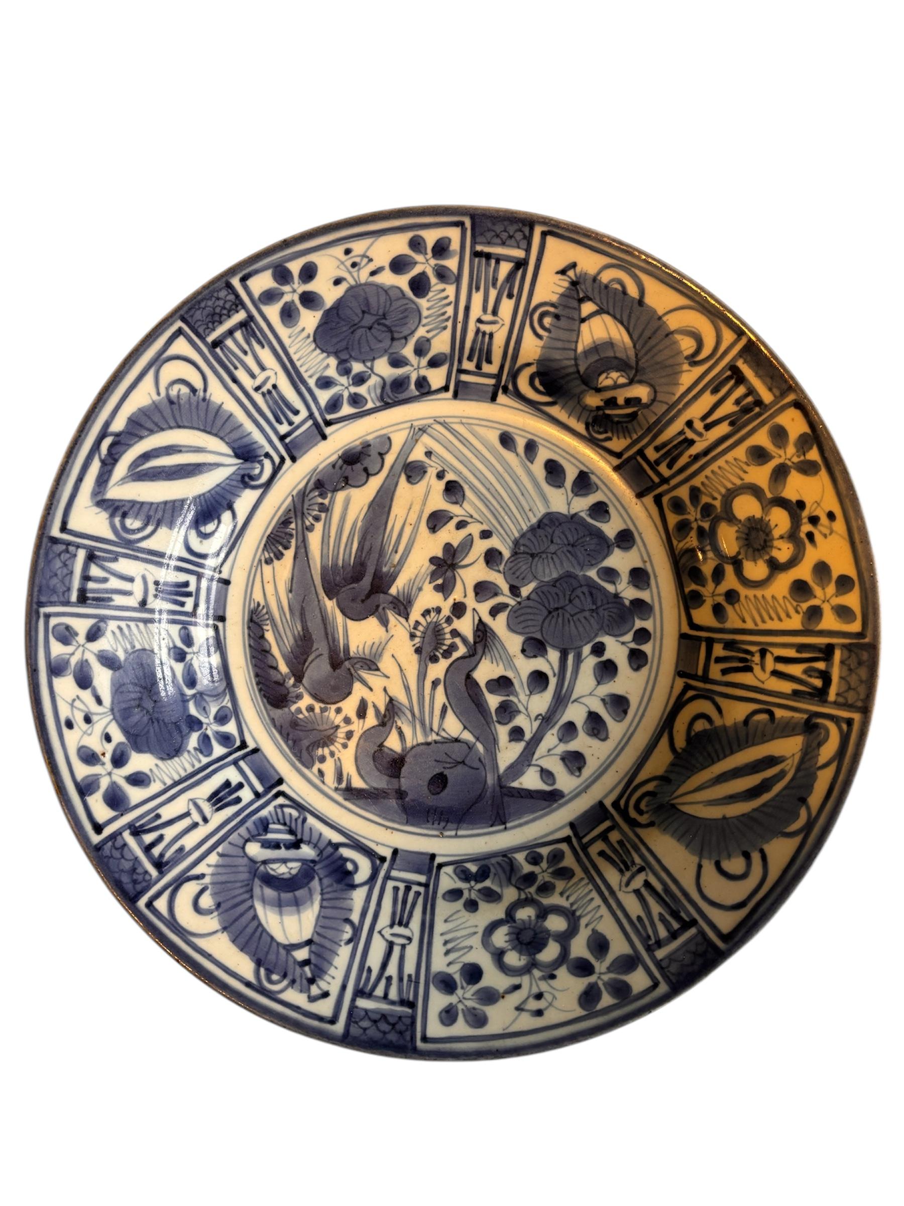 Japanese Arita Blue and White Kraak Dish - Edo Period, late 17th In Good Condition For Sale In DELFT, NL