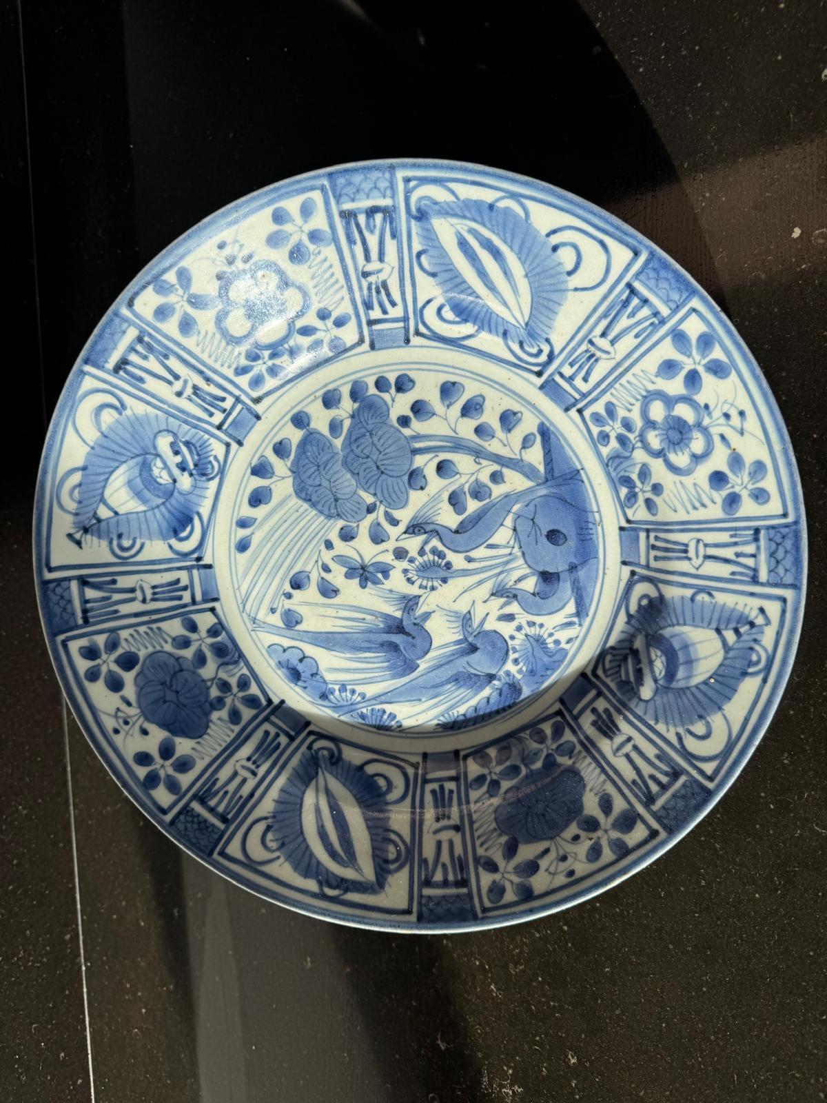 Japanese Arita Blue and White Kraak Dish - Edo Period, late 17th For Sale 1
