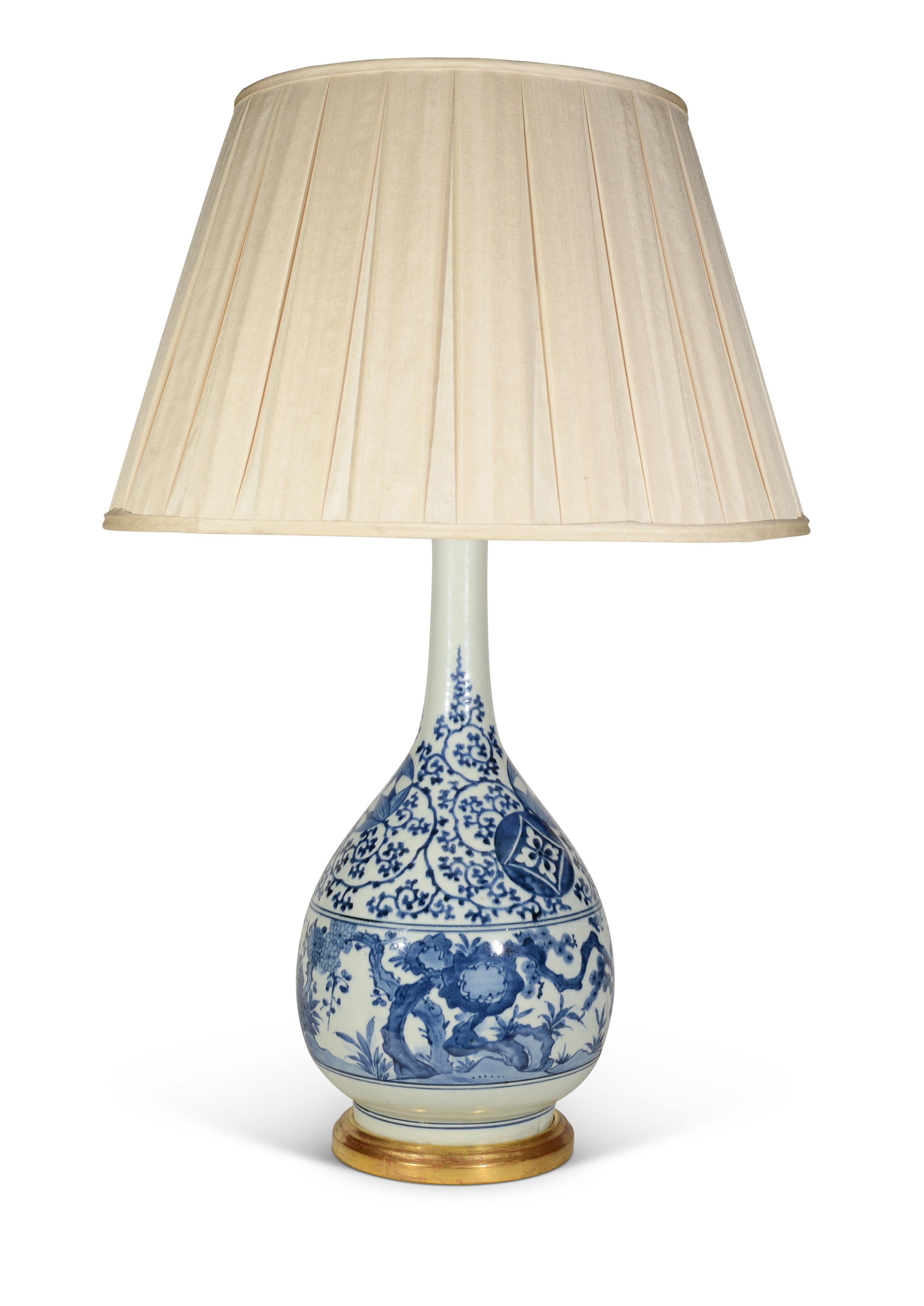 Lámpara de mesa de porcelana antigua japonesa Arita azul y blanca de mediados del siglo XVII Glaseado en venta