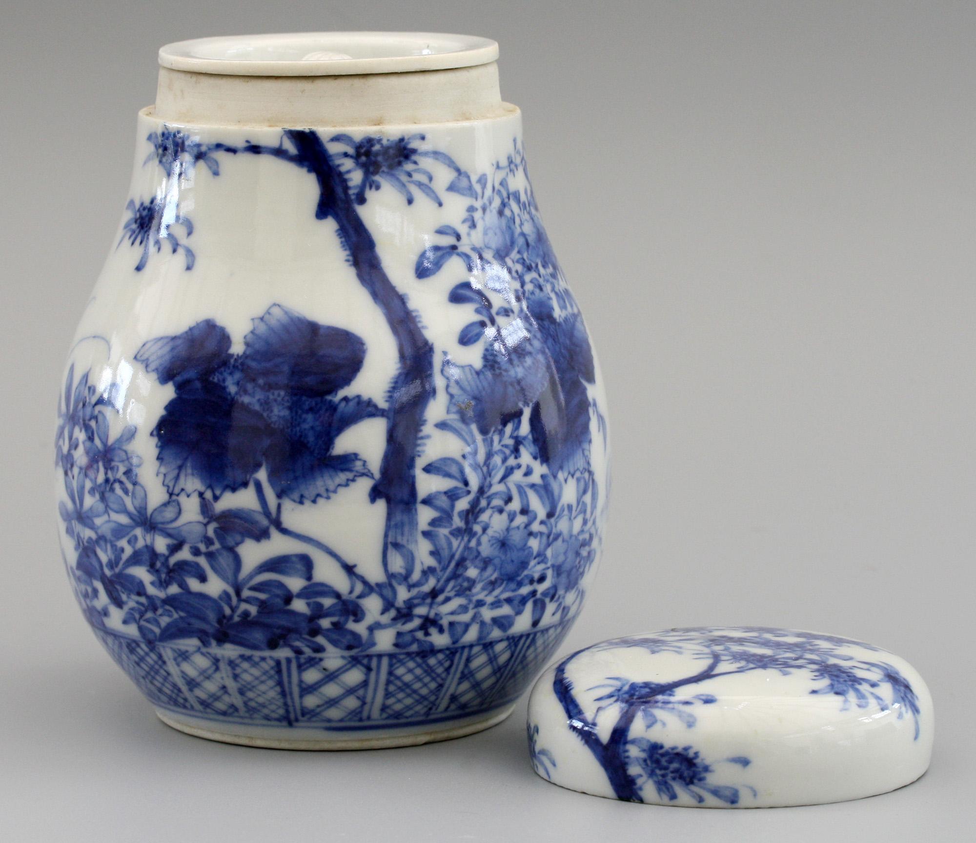 Japanese Arita Blue and White Landscape Porcelain Lidded Tea Caddy 11