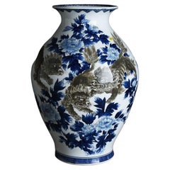 Japanische handgefertigte japanische Arita-Vase „Botan Jishi“