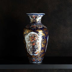 Vaso giapponese Arita "Gokujou Nishikihanakago Kikyoubuchi