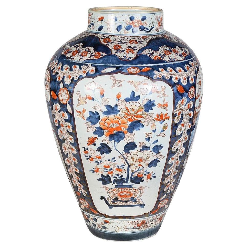 Japanische Arita Imari-Vase aus dem 18. Jahrhundert. im Angebot