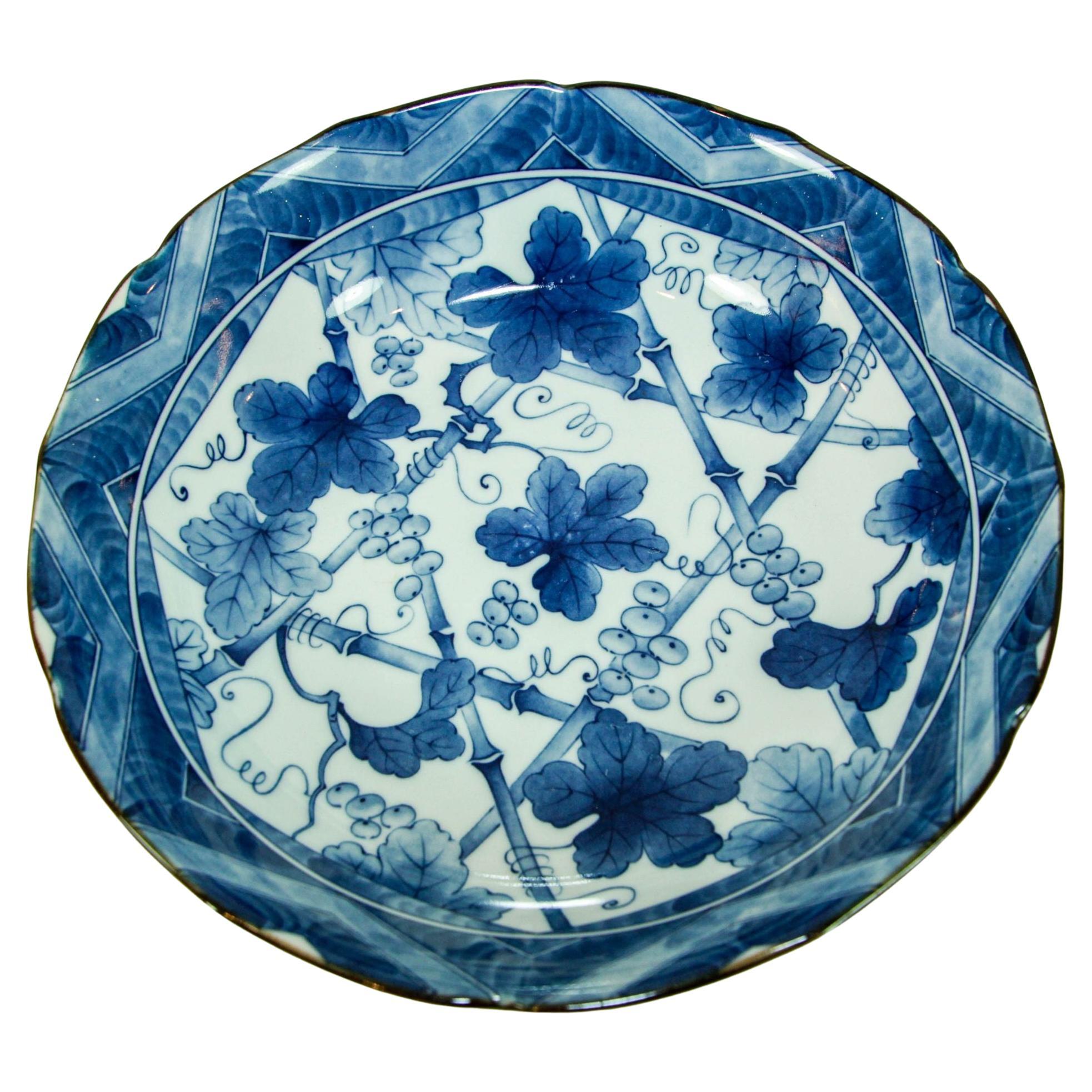 Bol japonais Arita Kakiemon à motifs de feuillages Bleu et blanc Signé 1950