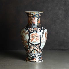 Japanese Arita "Koakae Kachouzu" vase