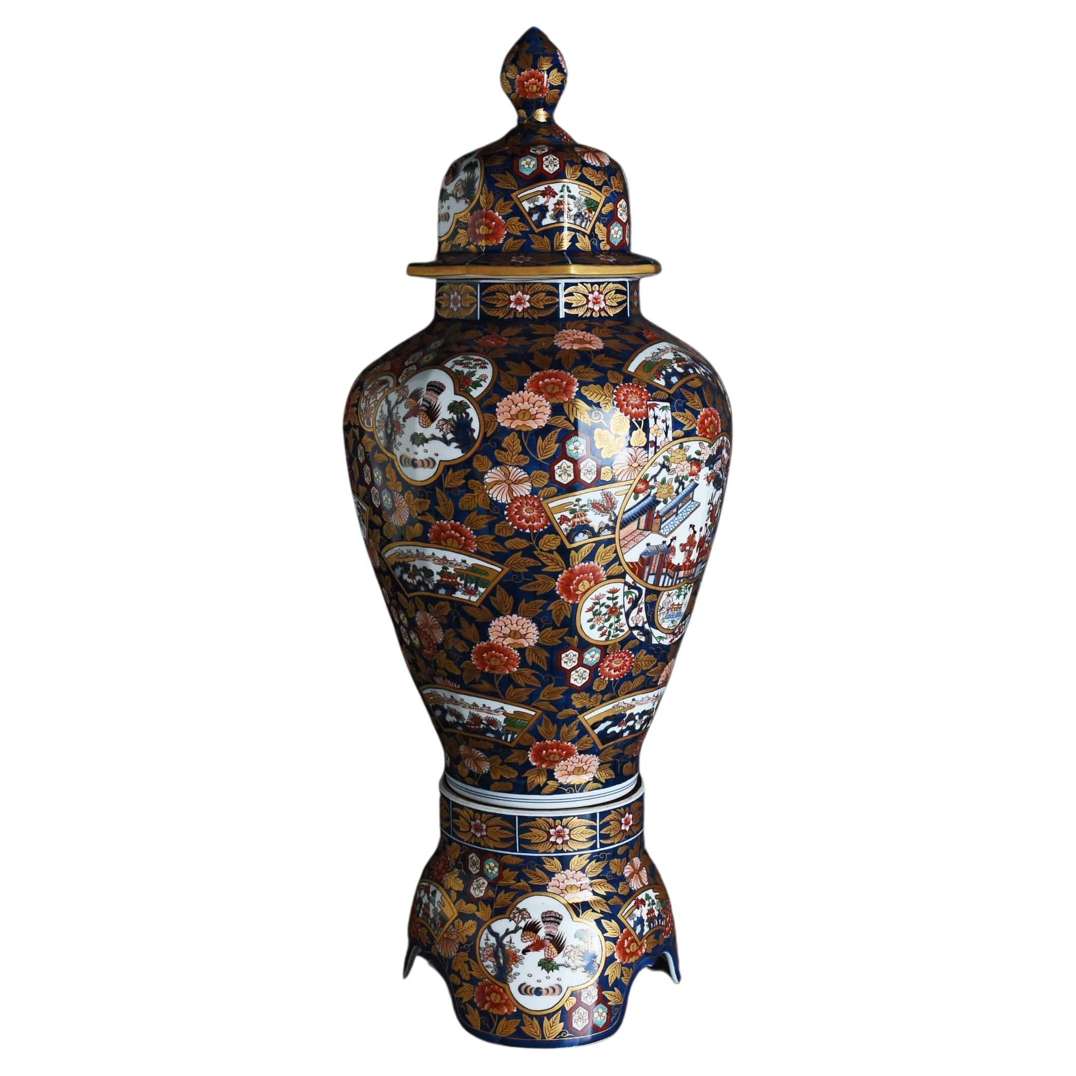 Japanische Ornamentvase „Koimari Kinkai“ aus Arita im Angebot