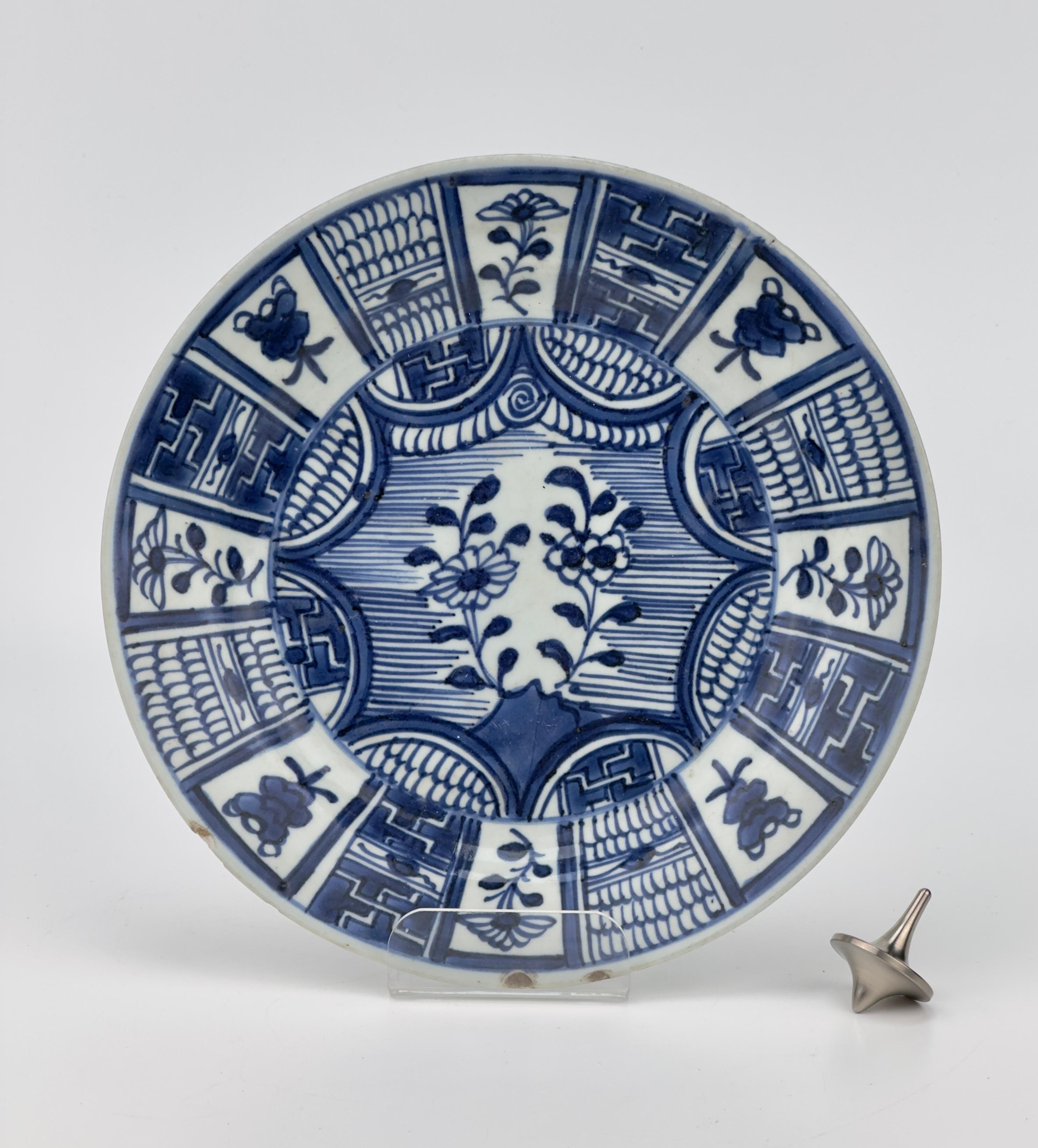 Japanese Arita Kraak type Dish, Mid-17th century, Edo Period For Sale 5