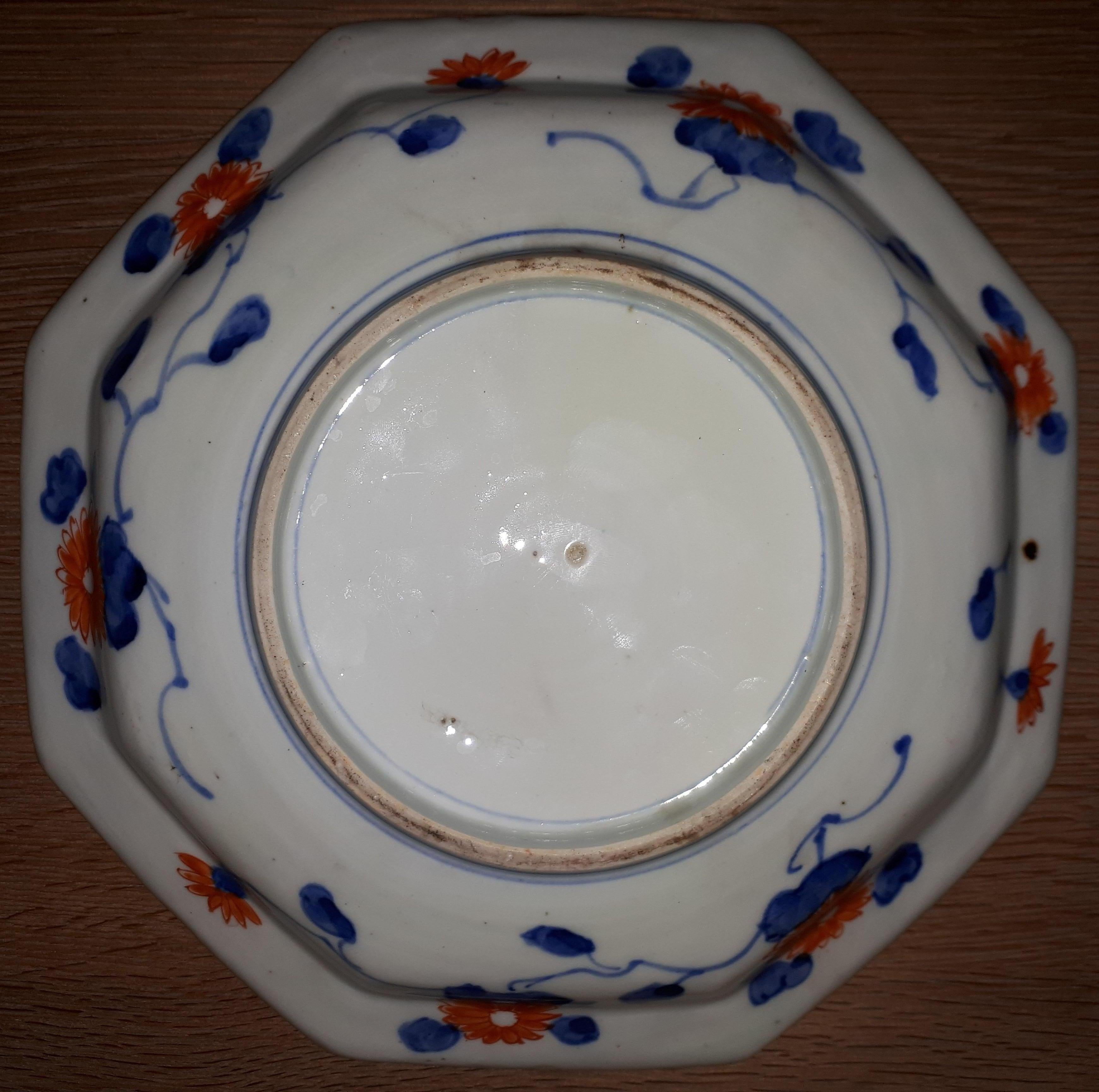 Japanese Arita Porcelain Dish With Imari Shishi Decor, Japan Edo Period For Sale 7