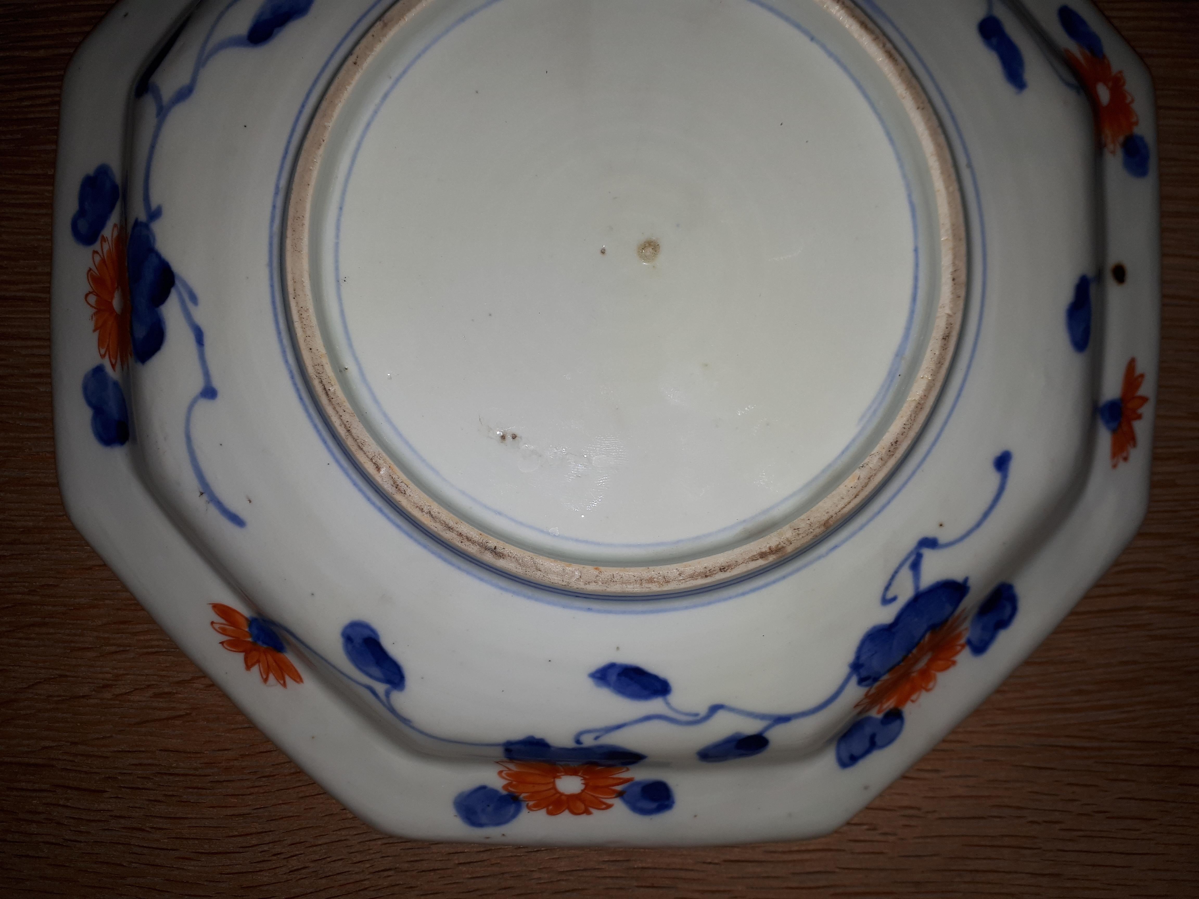 Japanese Arita Porcelain Dish With Imari Shishi Decor, Japan Edo Period For Sale 8