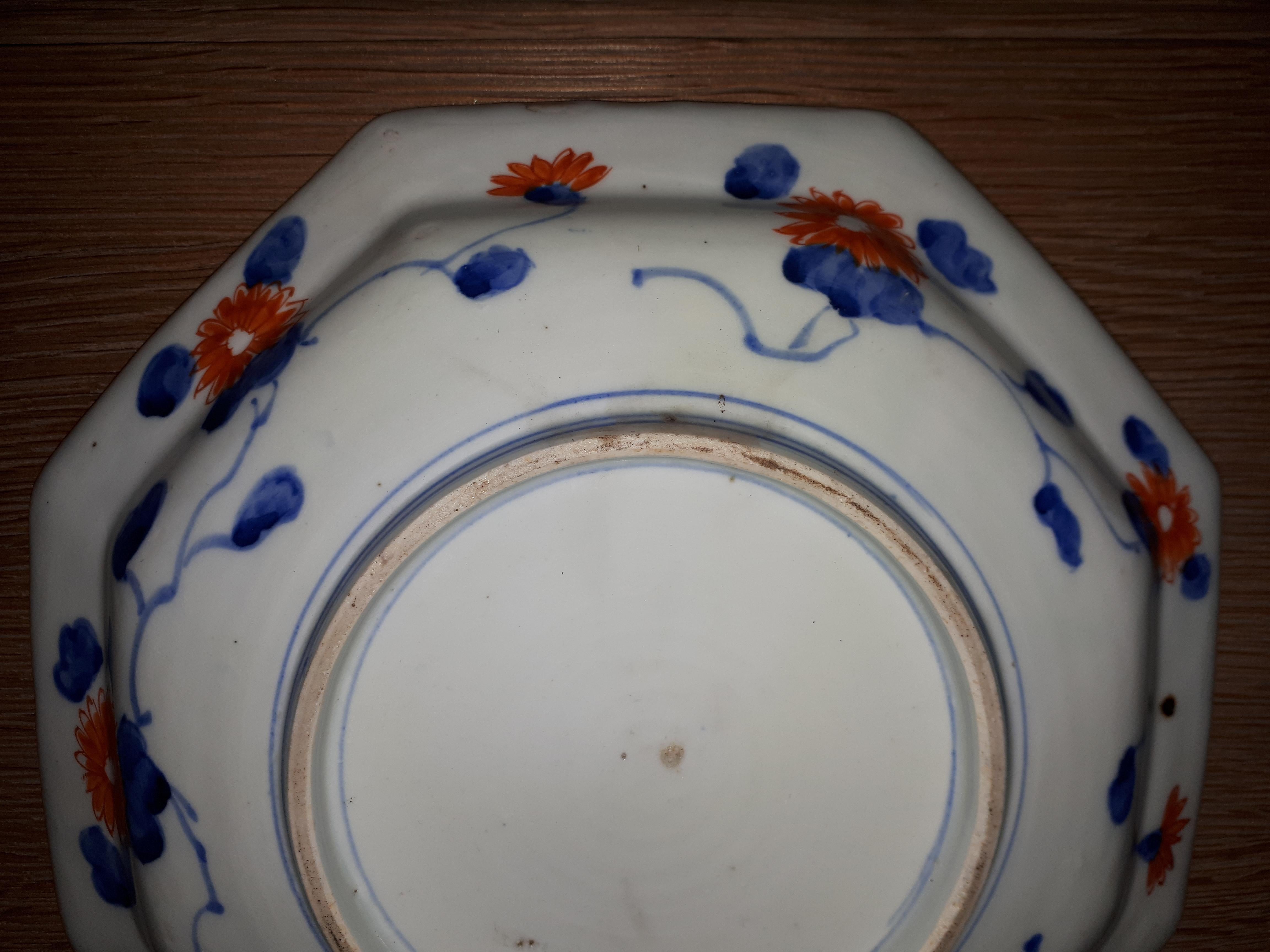 Japanese Arita Porcelain Dish With Imari Shishi Decor, Japan Edo Period For Sale 9