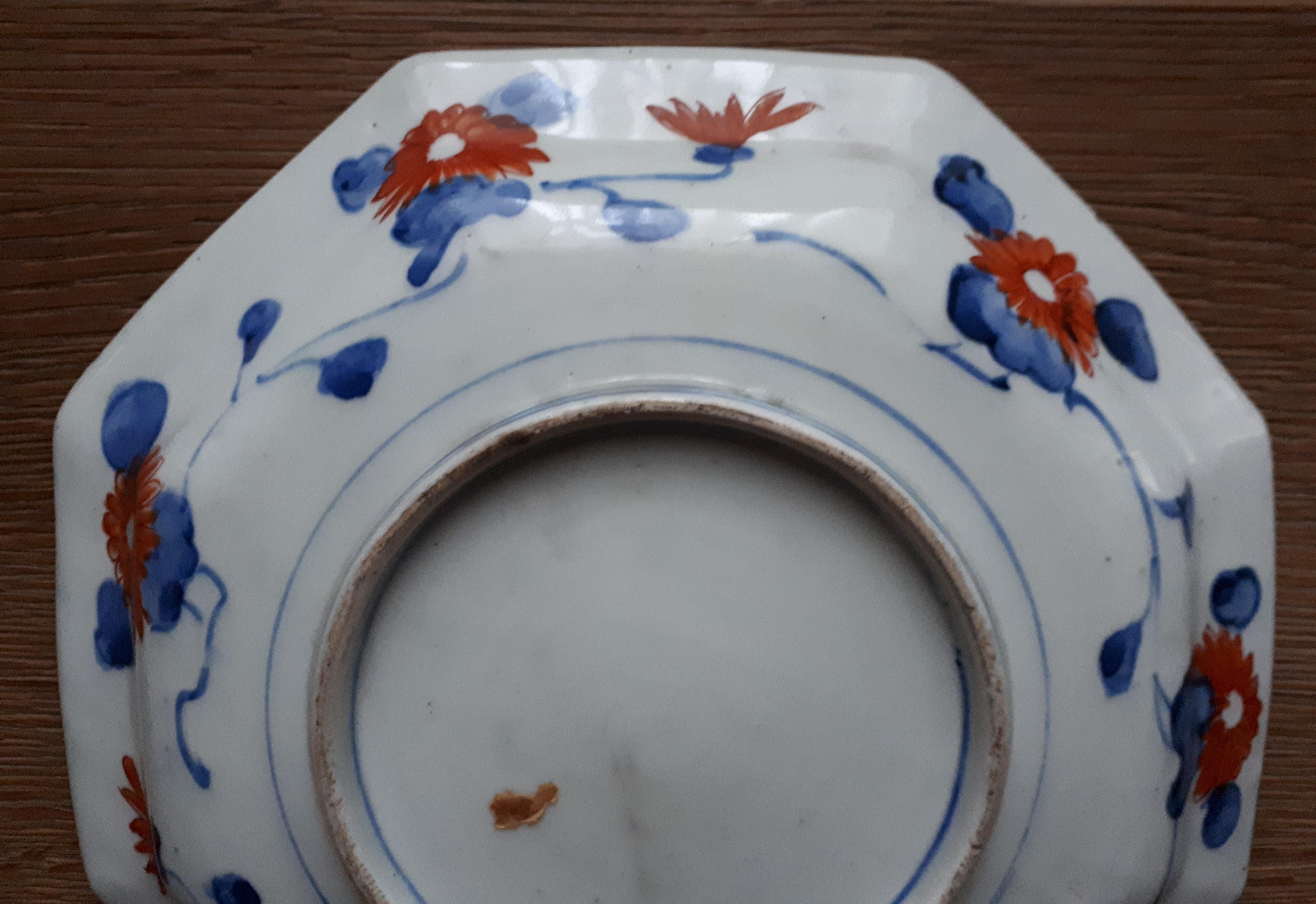 Japanese Arita Porcelain Dish With Imari Vase Decor, Japan Edo Period For Sale 8