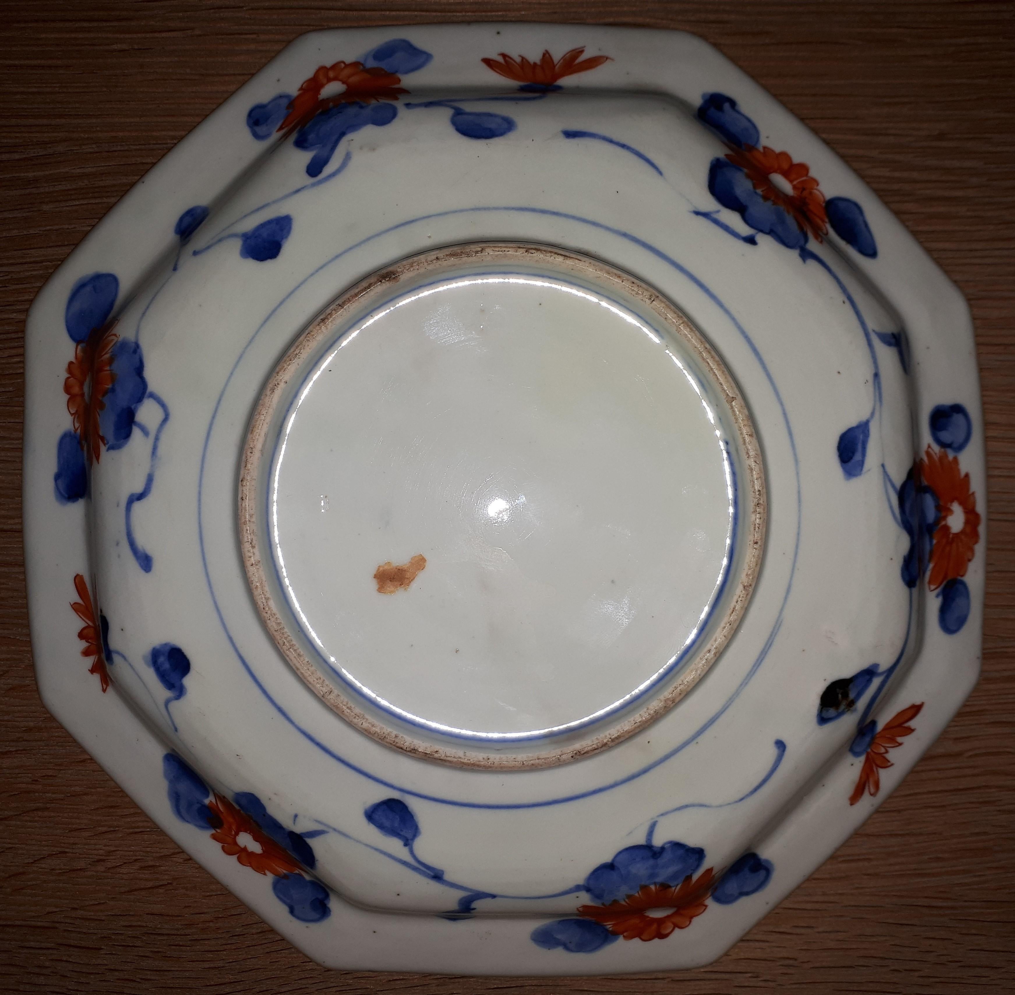 Japanese Arita Porcelain Dish With Imari Vase Decor, Japan Edo Period For Sale 10