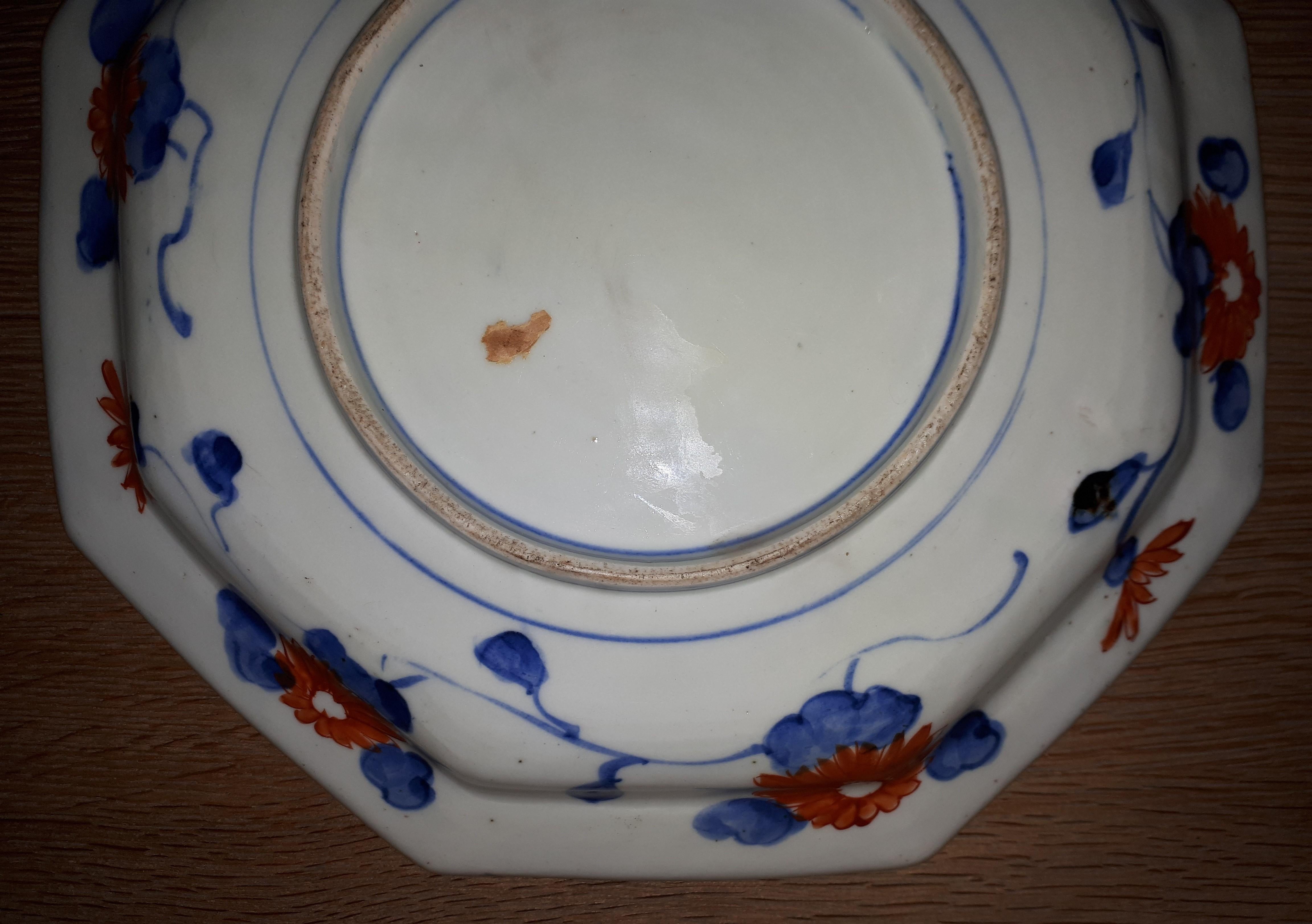 Japanese Arita Porcelain Dish With Imari Vase Decor, Japan Edo Period For Sale 11