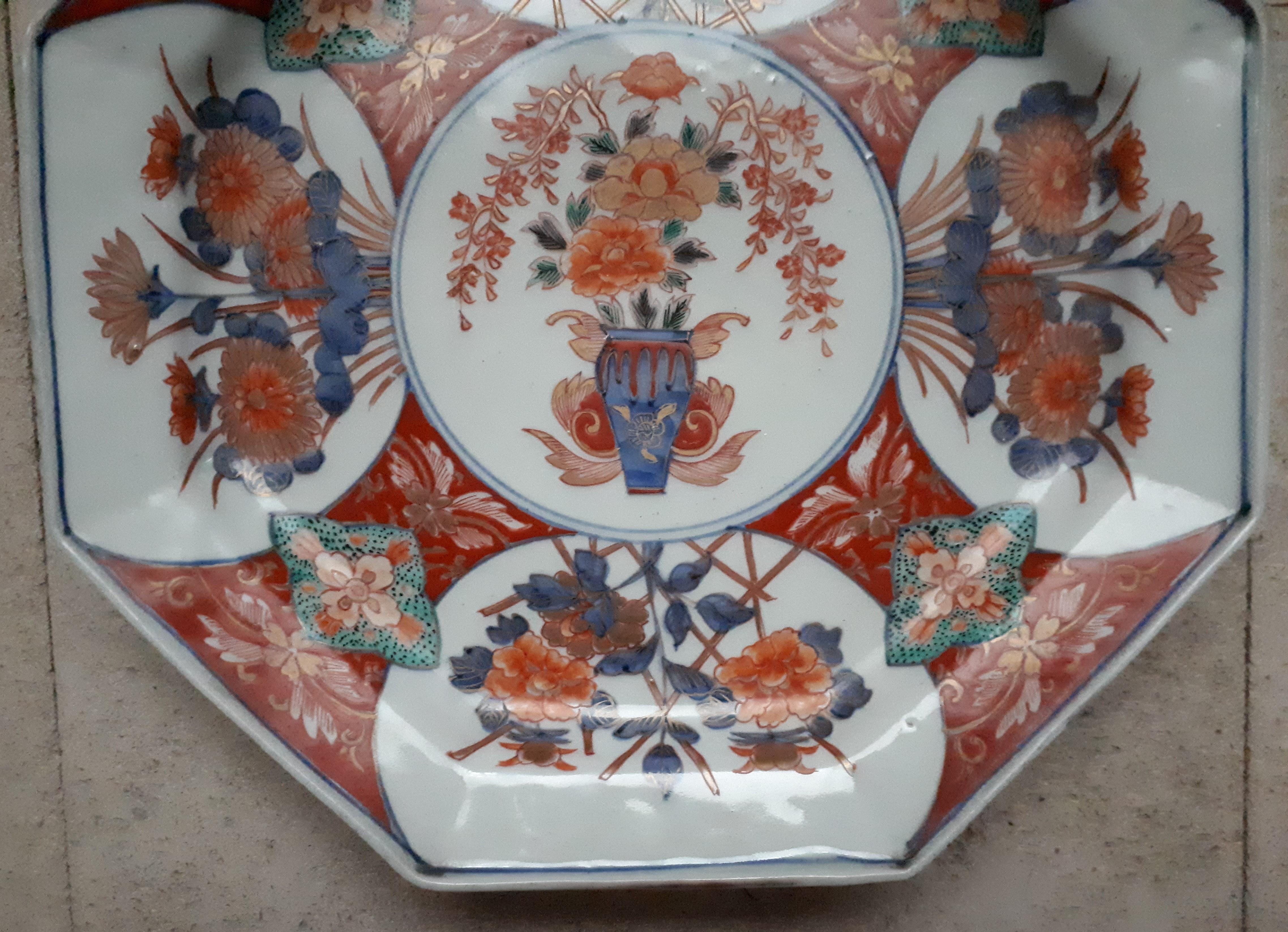 Enameled Japanese Arita Porcelain Dish With Imari Vase Decor, Japan Edo Period For Sale
