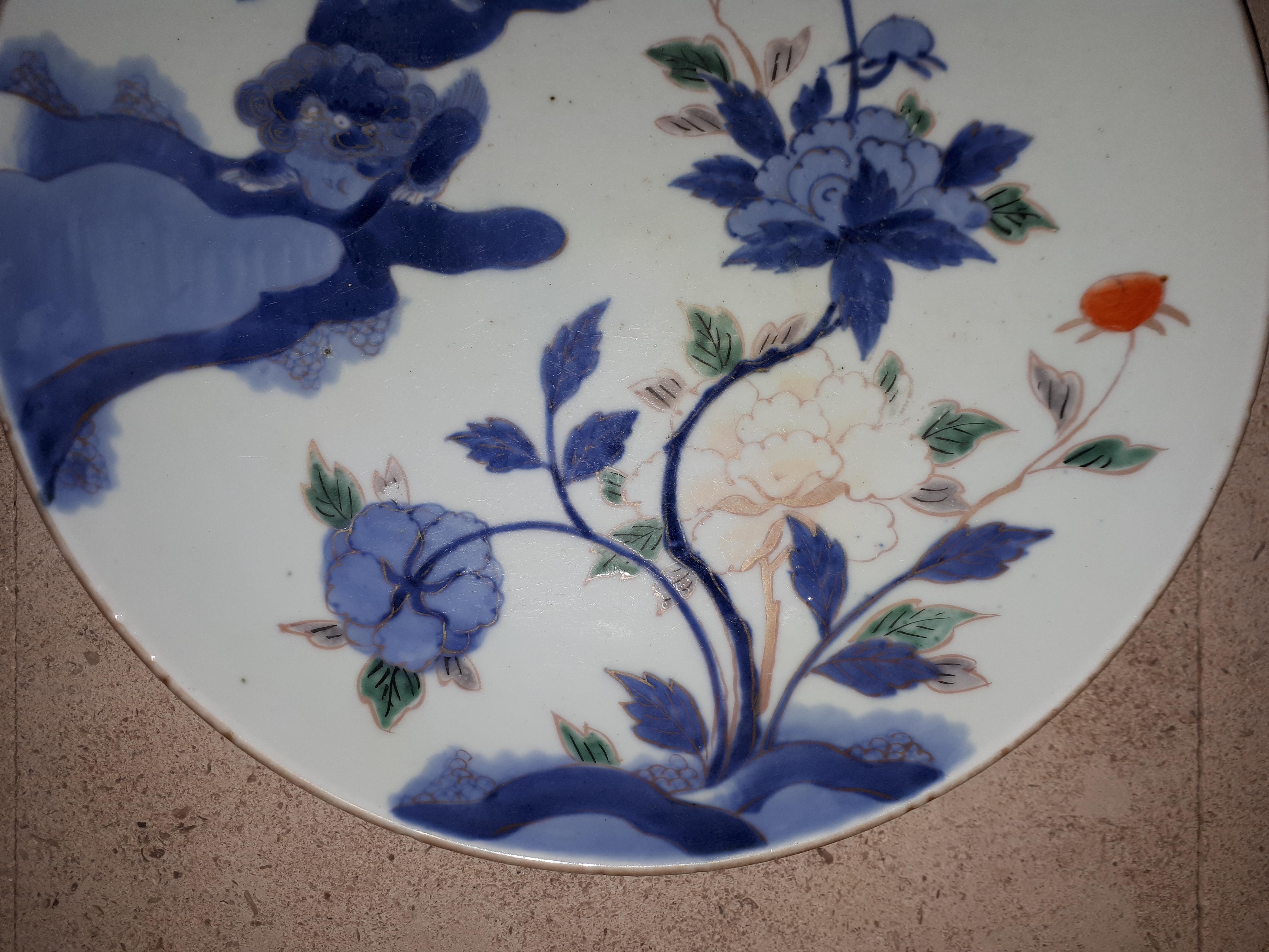 Japanese Arita porcelain dish with peony design, Japan Edo period For Sale 1