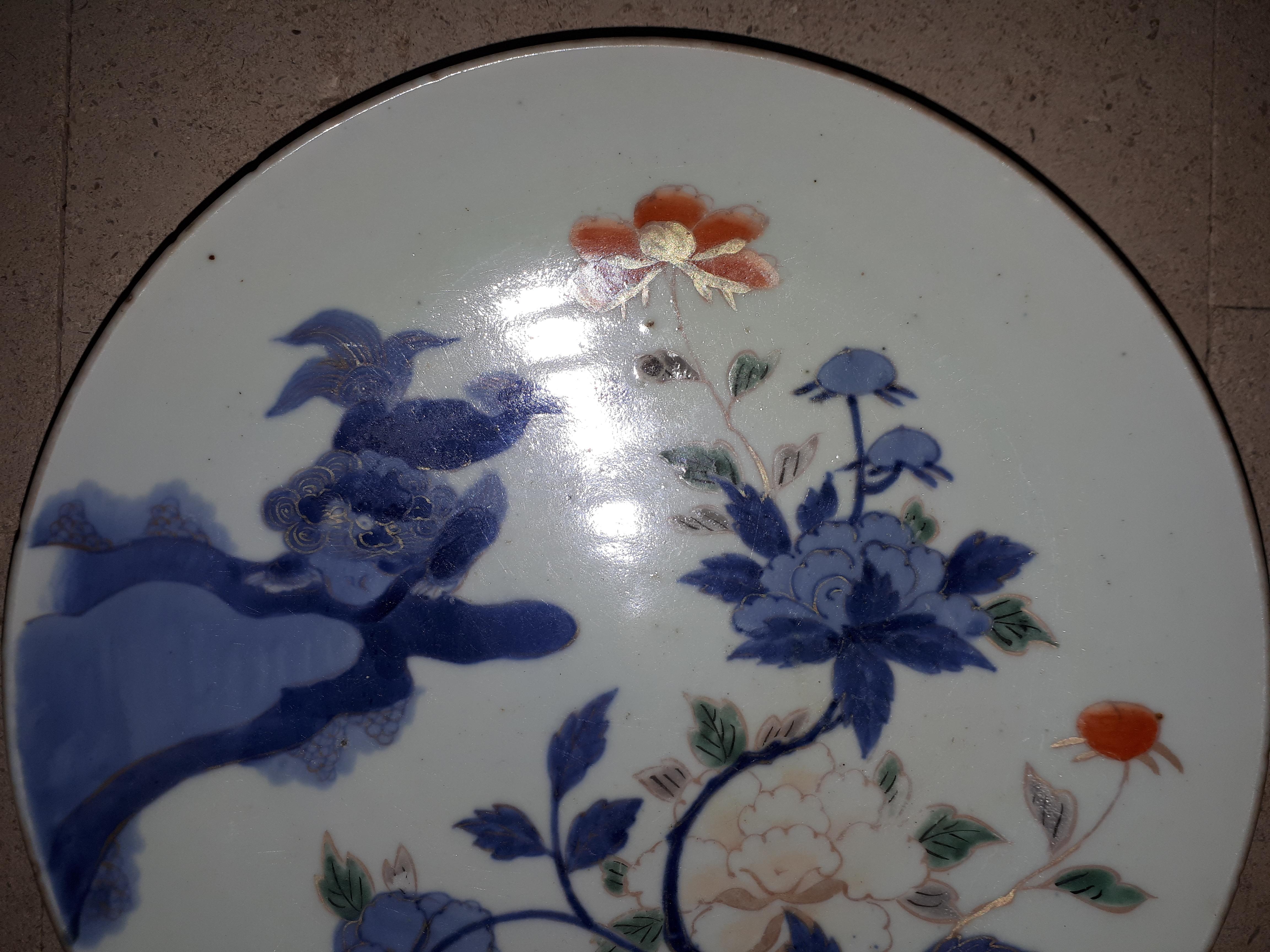 Japanese Arita porcelain dish with peony design, Japan Edo period For Sale 2