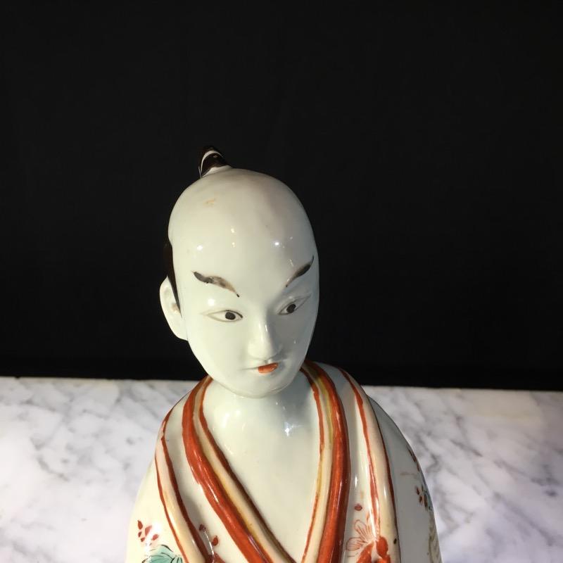 Japanese Arita Porcelain Figure of a Man, circa 1700 For Sale 7