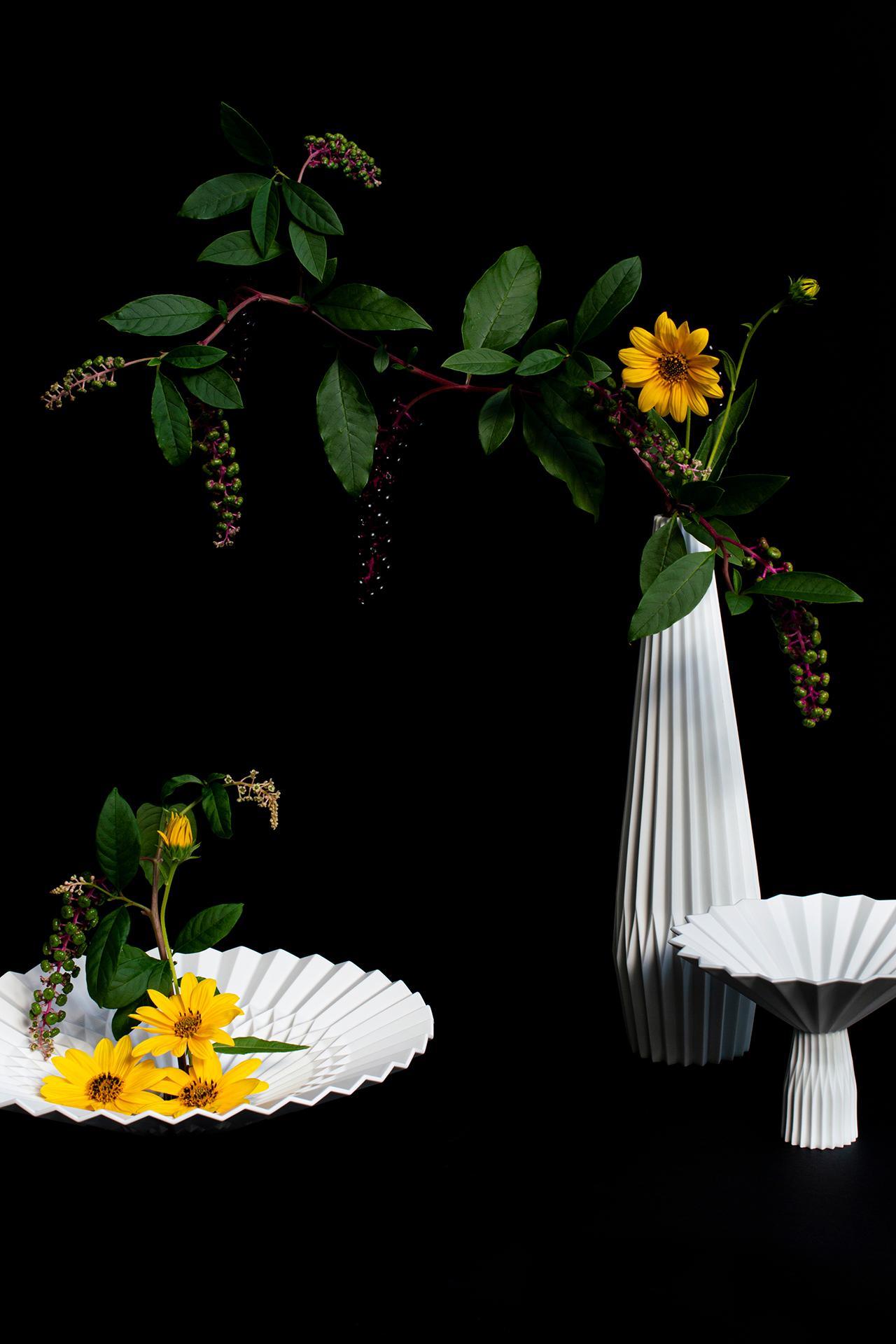 Japanese Arita Porcelain Vase 'Pliage' For Sale 6