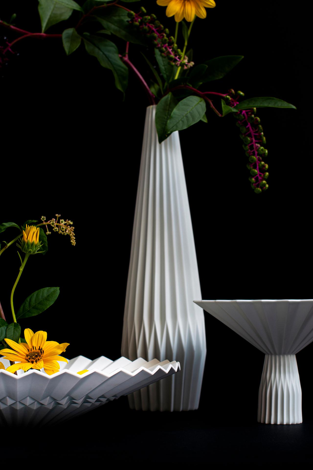 Japanese Arita Porcelain Vase 'Pliage' For Sale 7