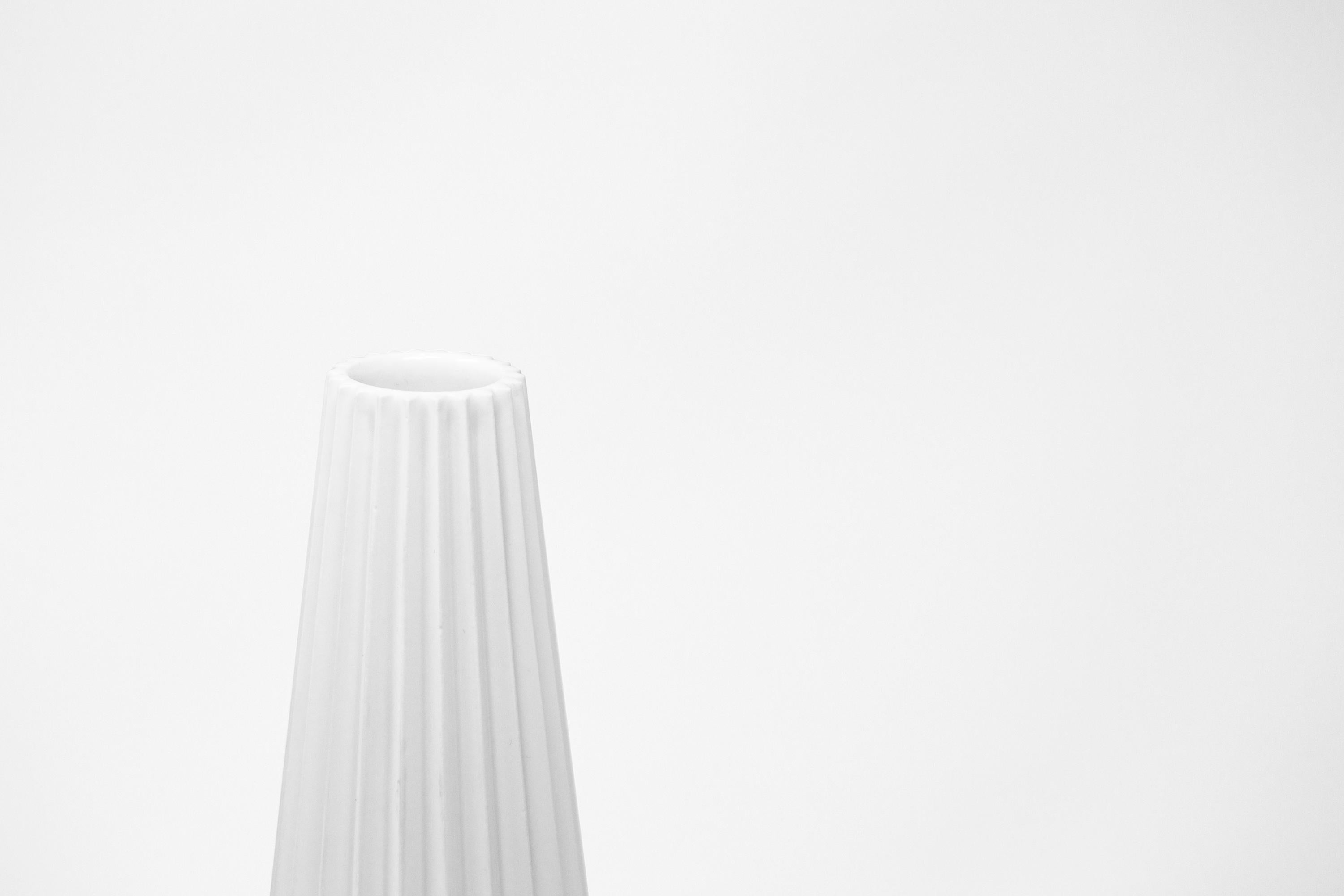 Japanese Arita Porcelain Vase 'Pliage' For Sale 3