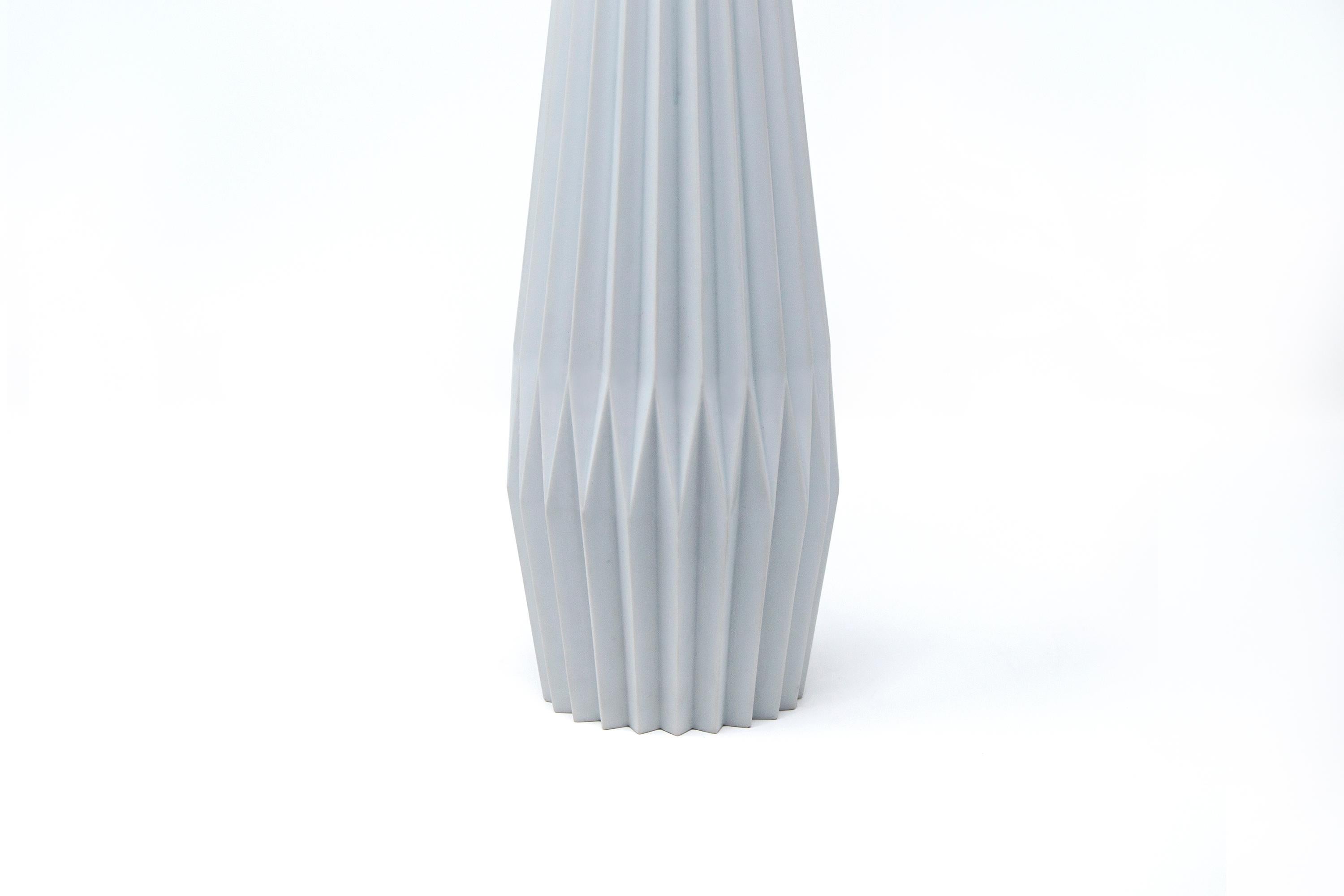 Japanese Arita Porcelain Vase 'Pliage' For Sale 4