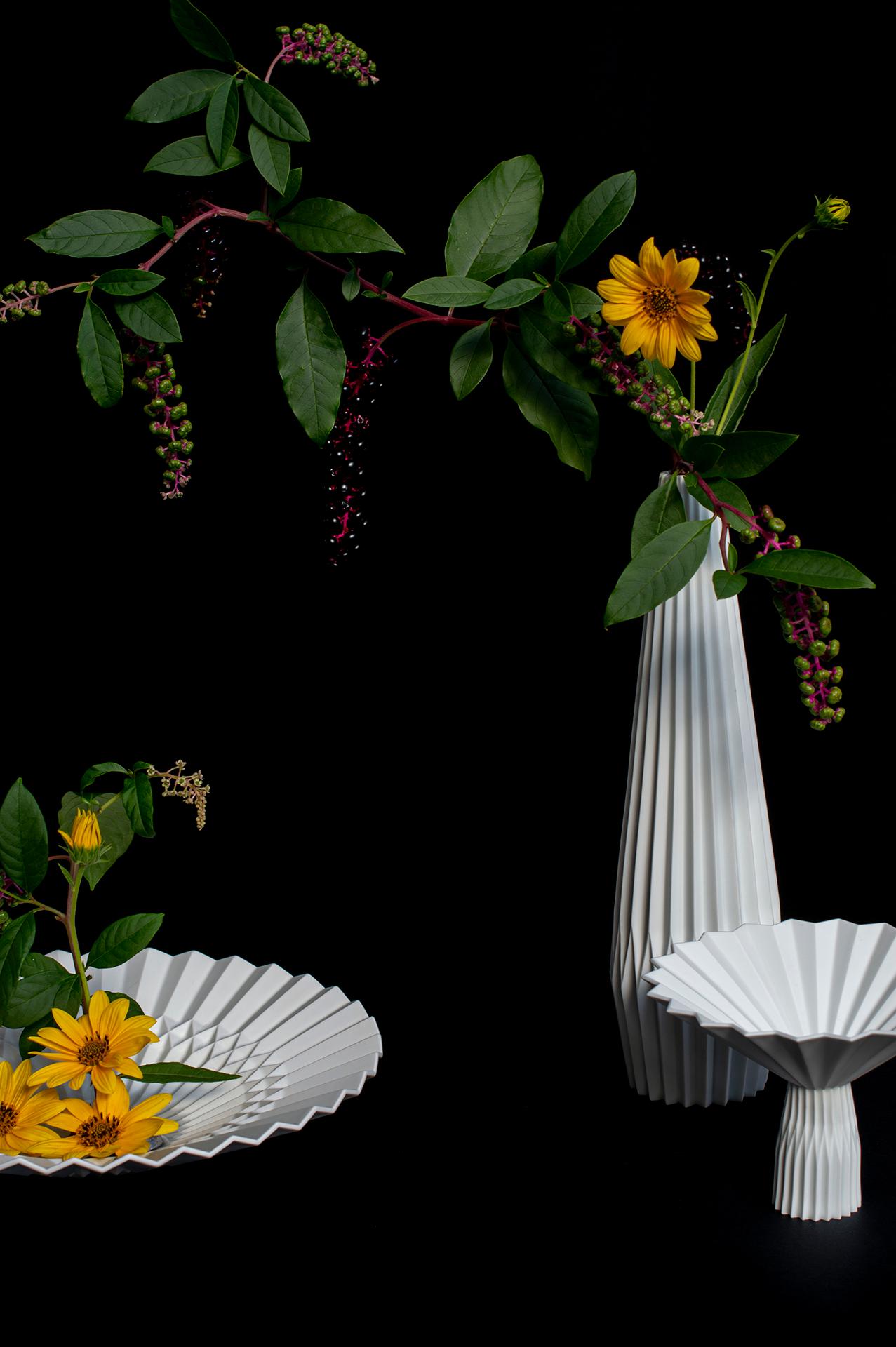 Japanese Arita Porcelain Vase 'Pliage' For Sale 5