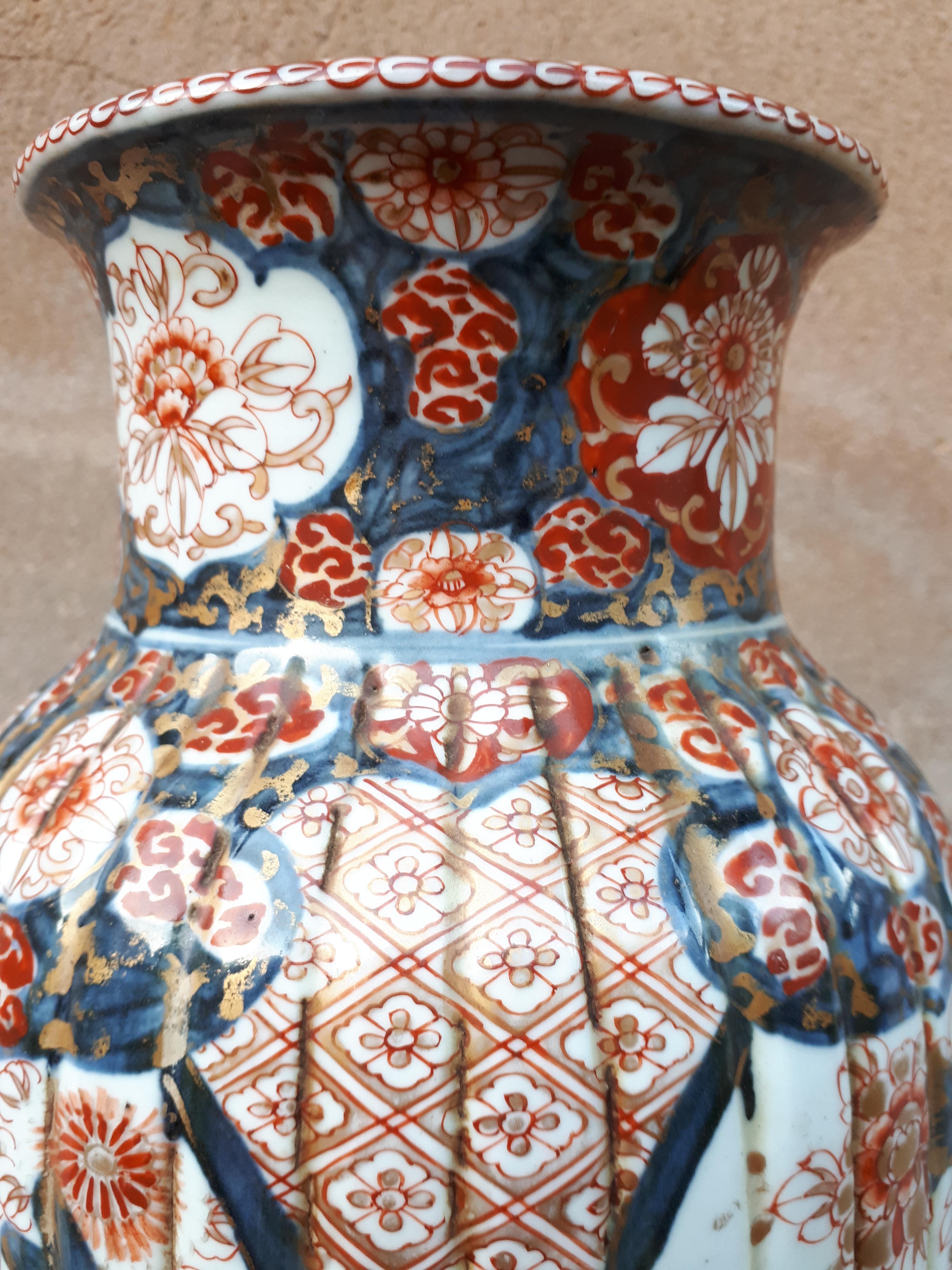Japanese Arita Porcelain Vase with Imari Decoration, Japan Edo Period For Sale 8