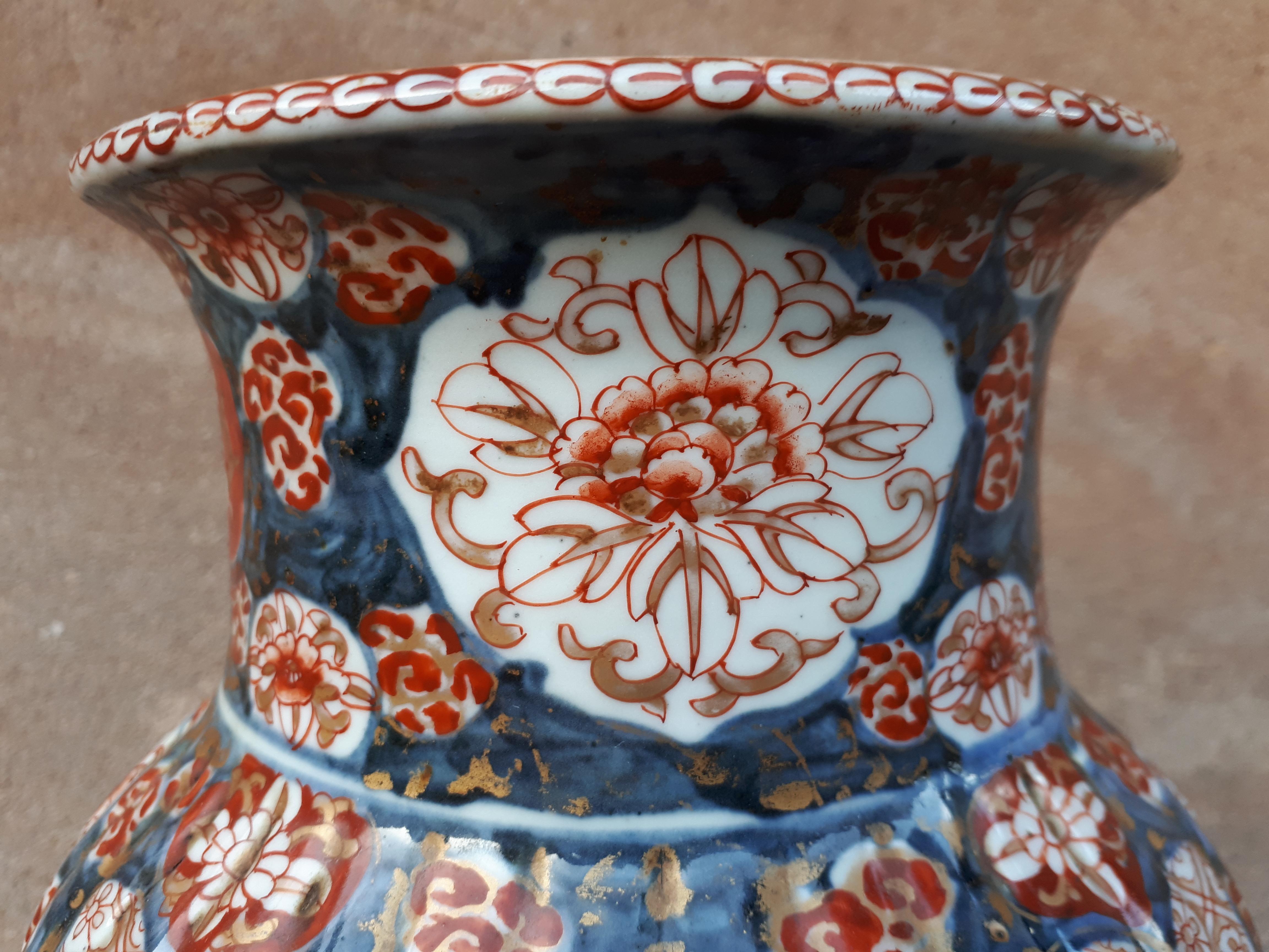 Japanese Arita Porcelain Vase with Imari Decoration, Japan Edo Period For Sale 12