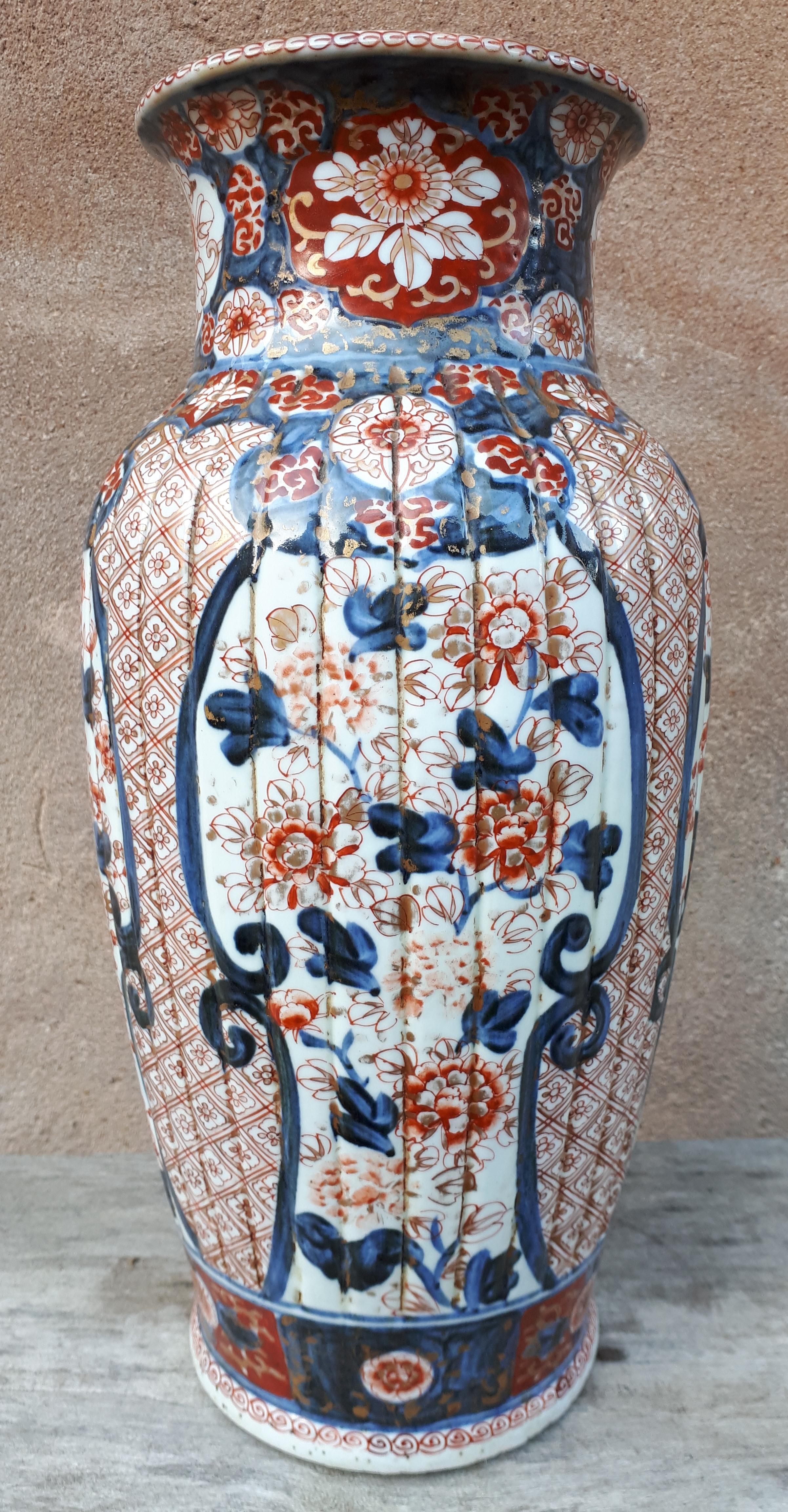 Enameled Japanese Arita Porcelain Vase with Imari Decoration, Japan Edo Period For Sale
