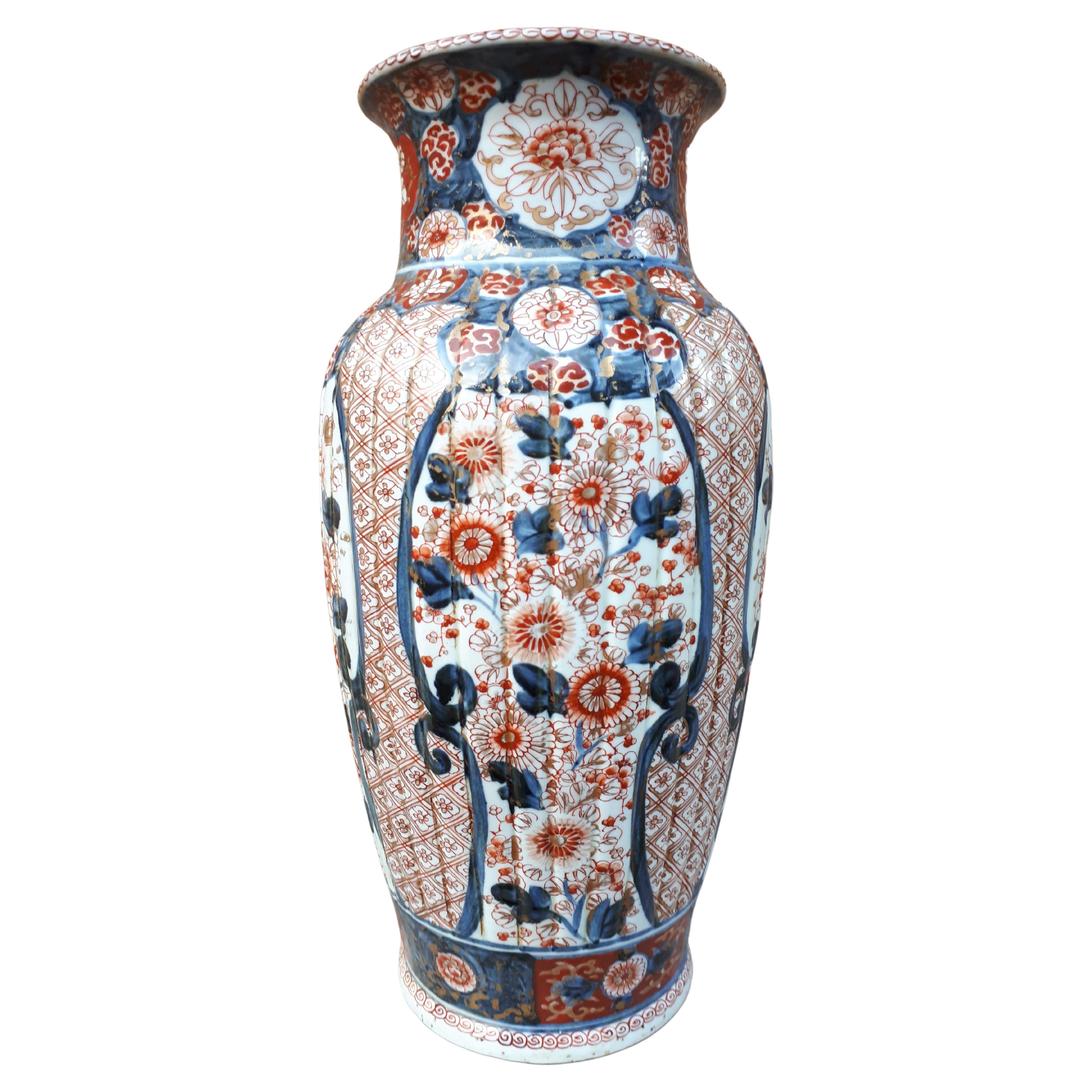 Vase japonais en porcelaine Arita avec décoration Imari, période Edo en vente
