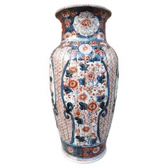 Japanische Arita-Porzellanvase mit Imari-Dekoration aus der japanischen Edo-Periode