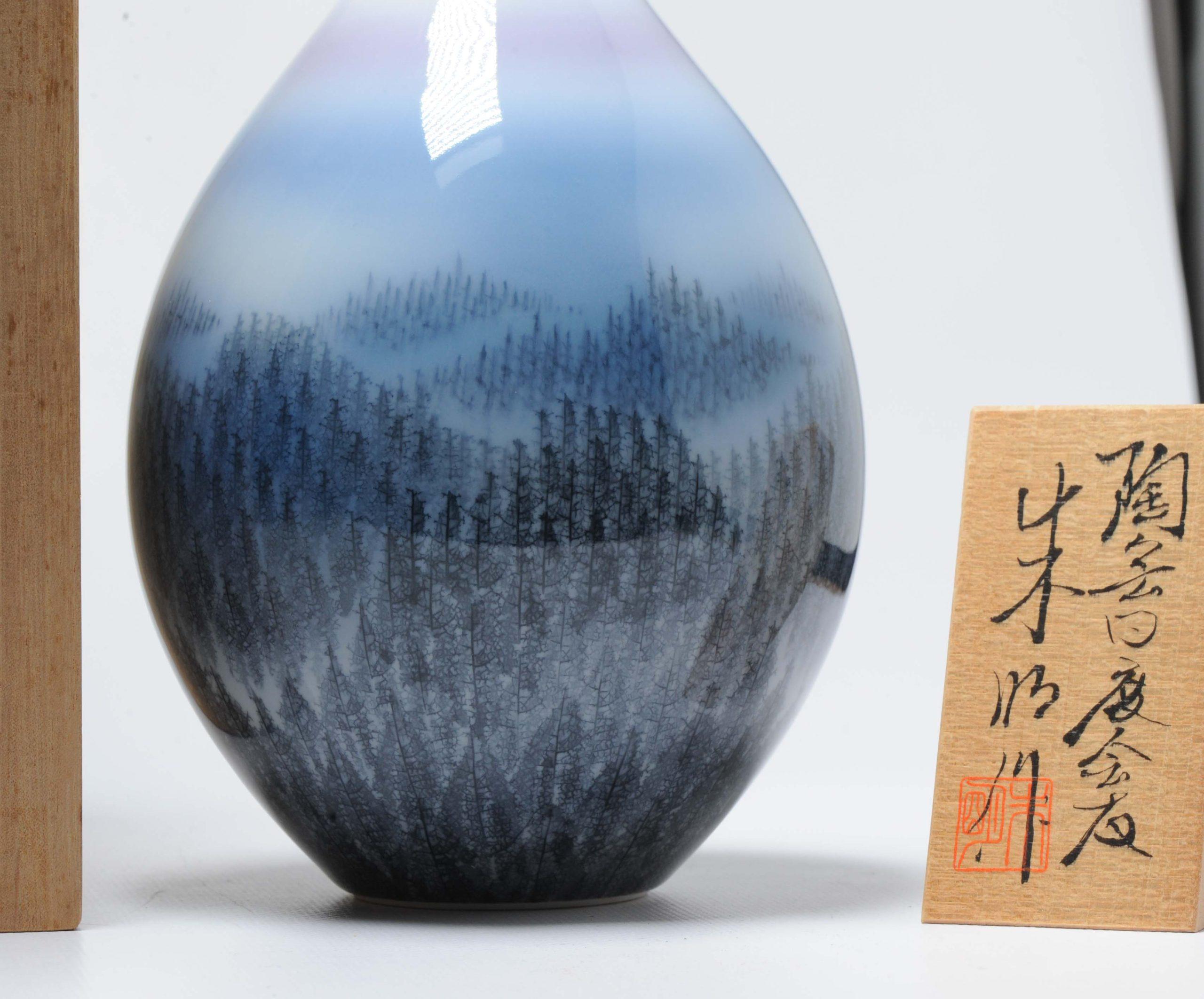 Lovely and rare piece with storage box.

A superb blue and white porcelain vase, with a winter landscape. Made by Fuji Shumei

Fujii Mr. Aki Fujii’s specialty is the technique of drawing a mountain by simulating the veins of a leaf, called the “leaf