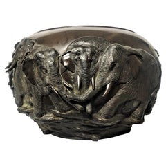 Art Decó Japonés, Gran Jardinera de Bronce Patinado con Elefantes, ca. 1930