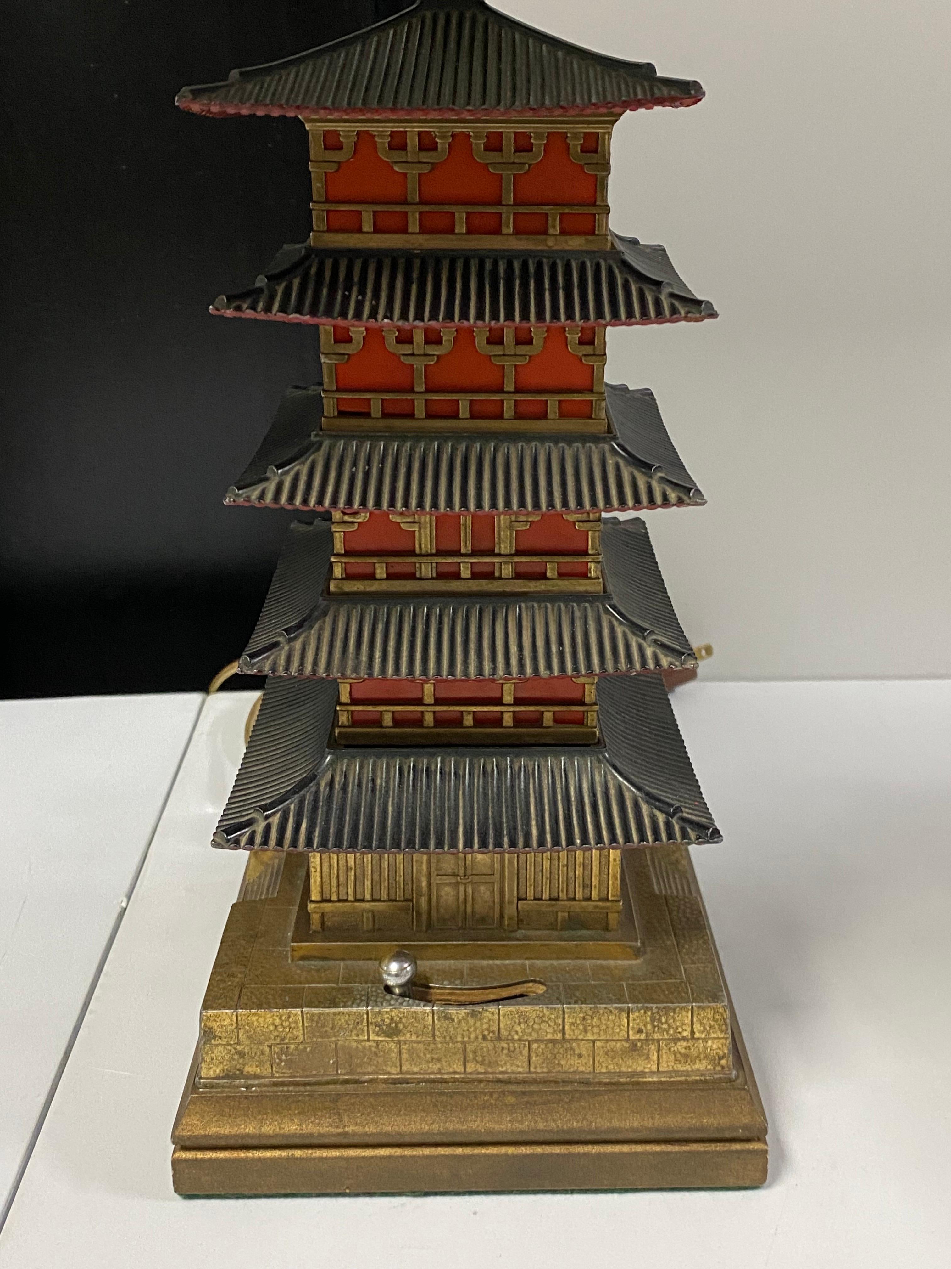 Japanese Art Deco Pagoda Lamp, 20th Century For Sale 6
