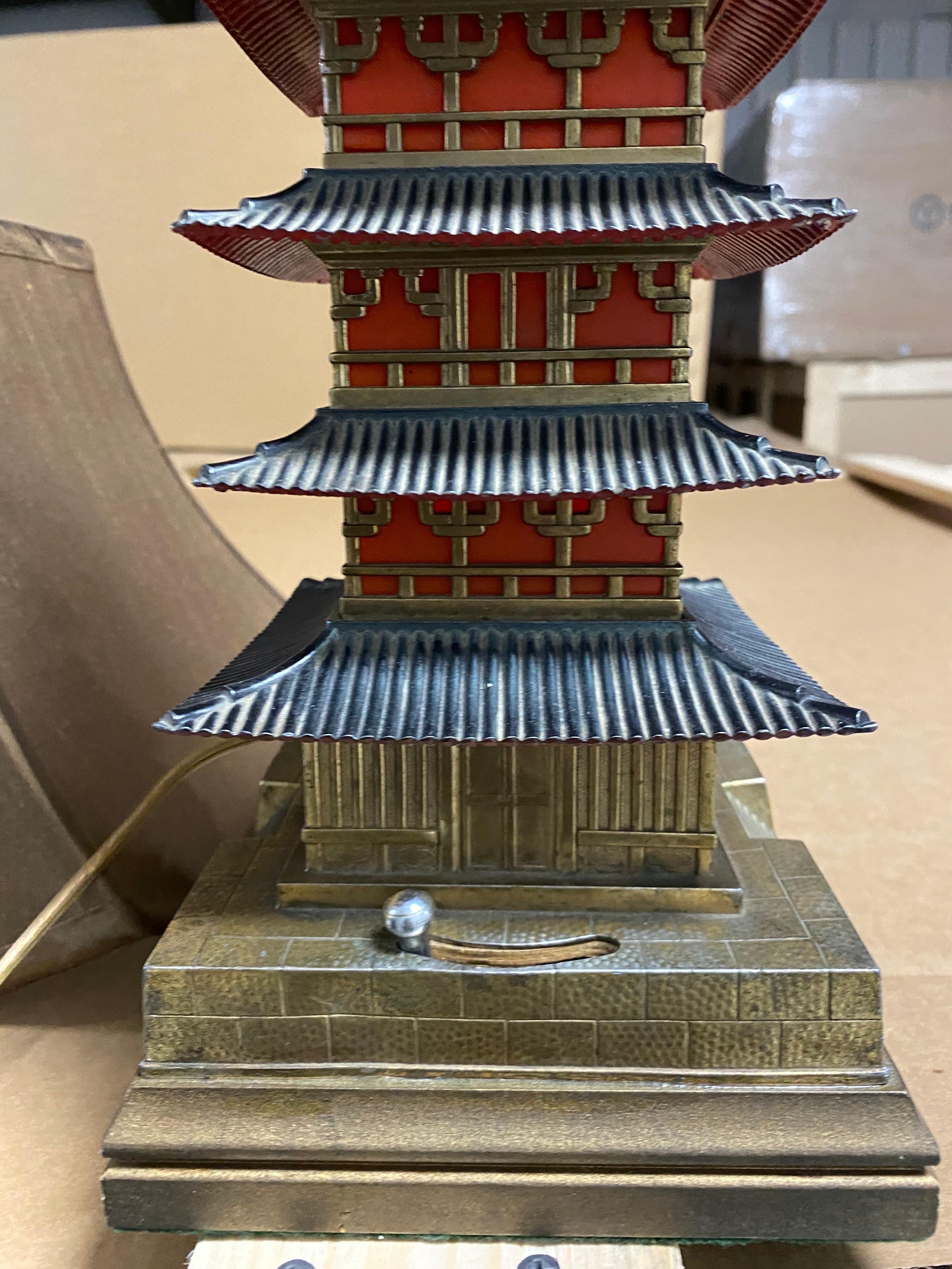 Japanese Art Deco Pagoda Lamp, 20th Century For Sale 7