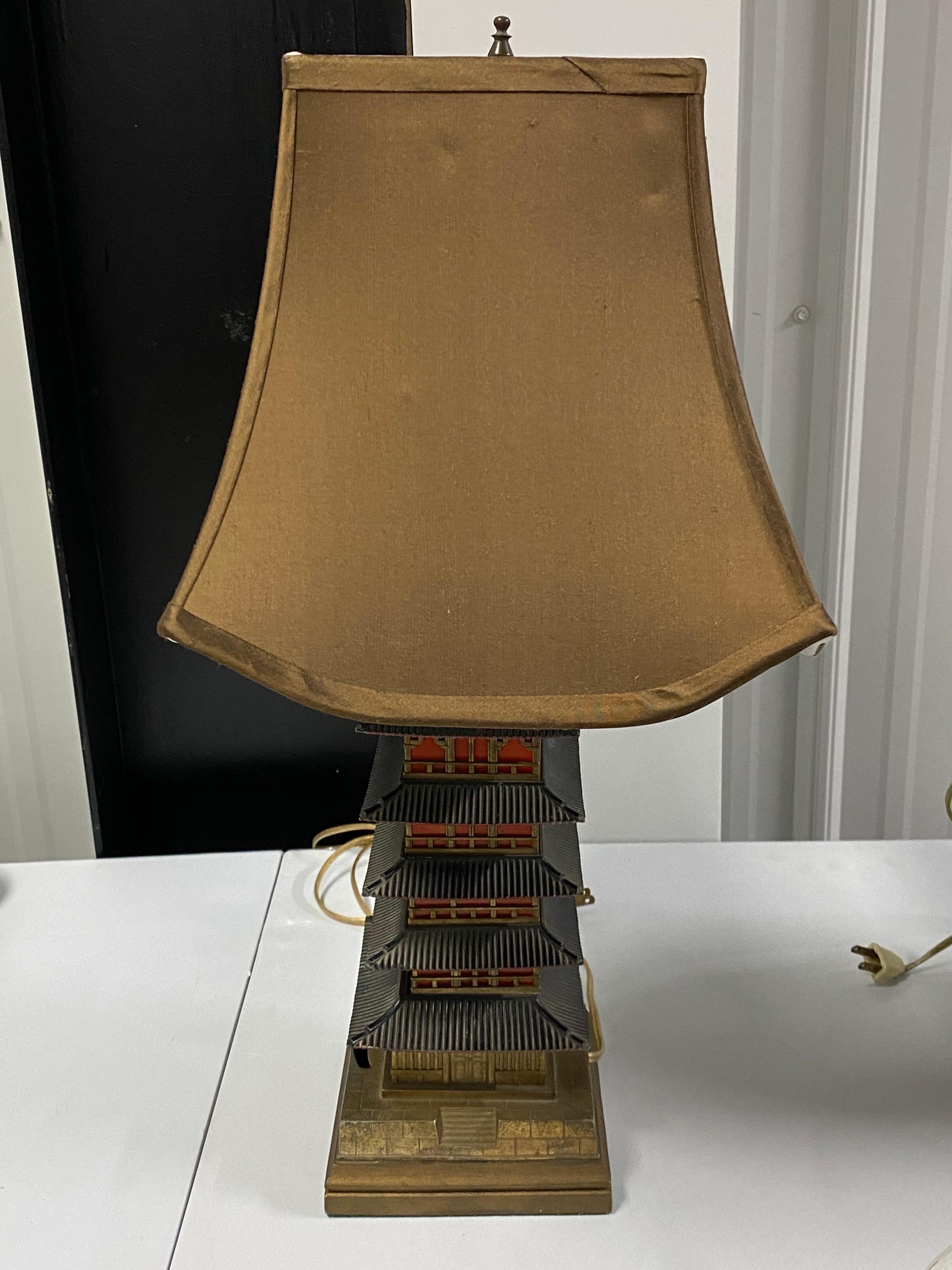 Japanese Art Deco Pagoda Lamp, 20th Century In Good Condition For Sale In Southampton, NY