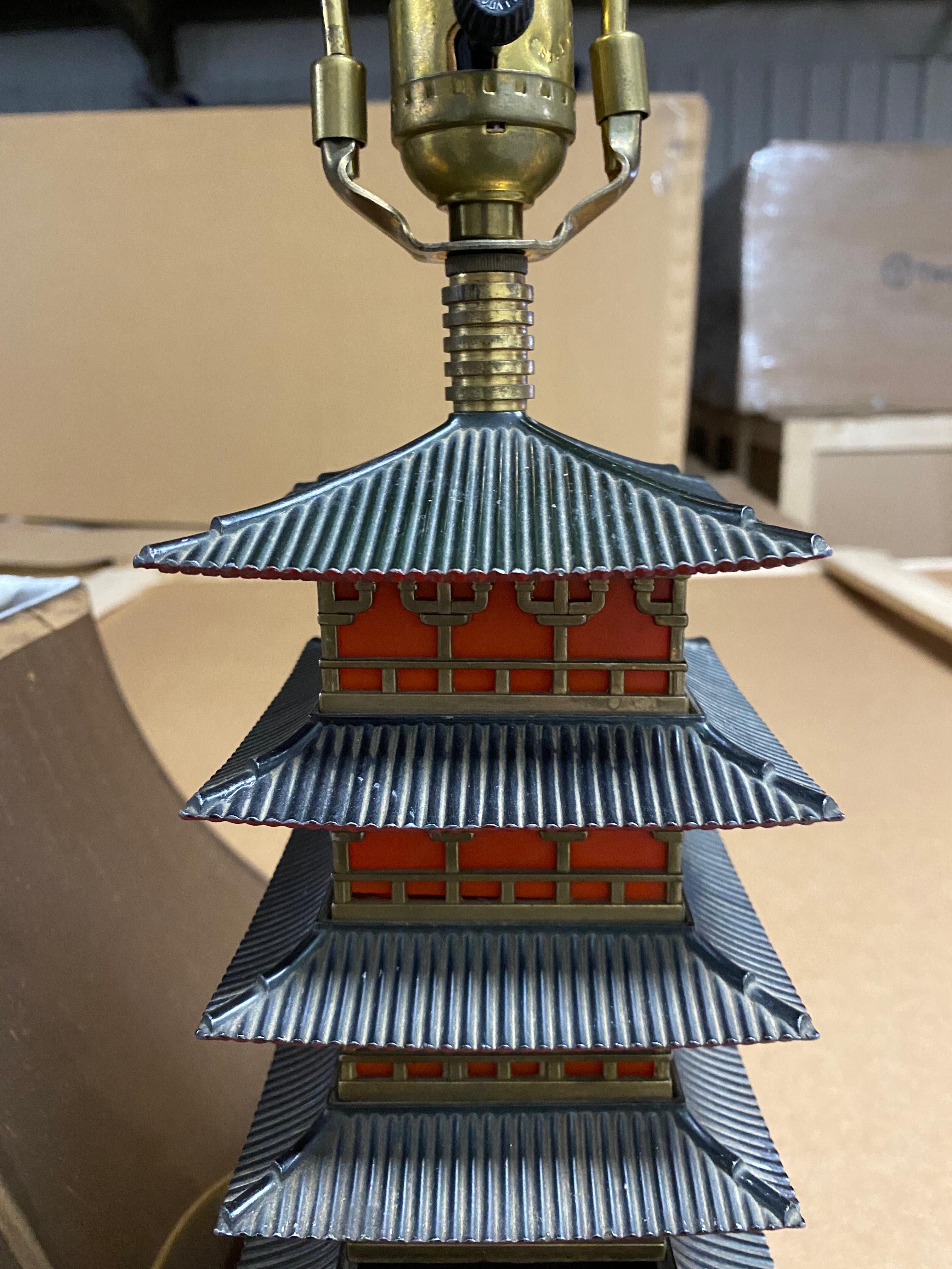 Japanese Art Deco Pagoda Lamp, 20th Century For Sale 5