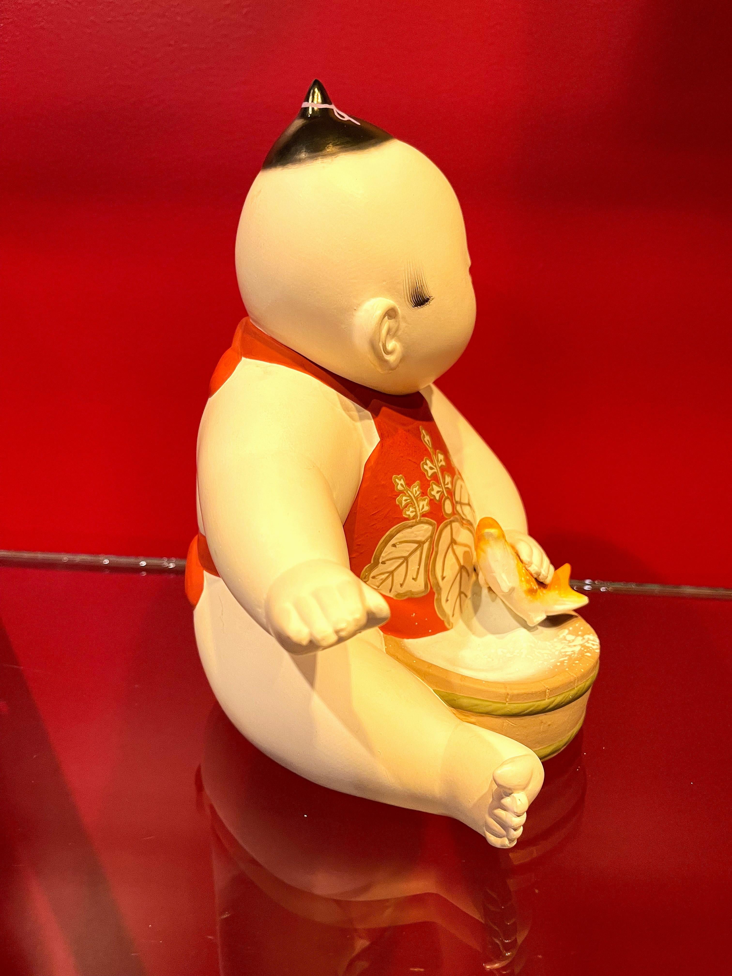 Japonisme Ningyô Hakata de la période Showa, représentant un garçon tenant un poisson, vers 1920 1920 en vente