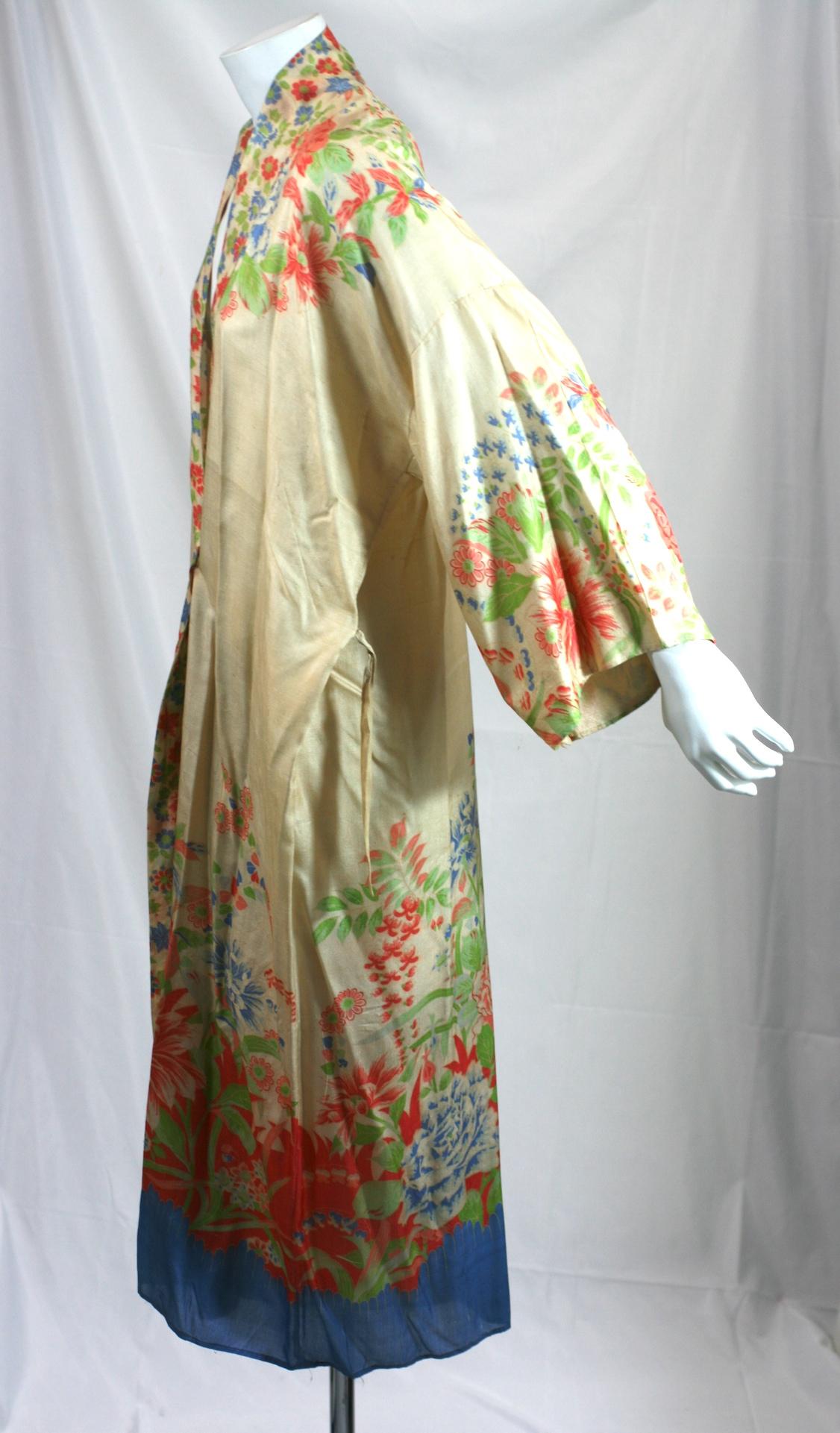 Printed silk pongee Art Deco lounging kimono of Japanese manufacture for the western market 1920s. The tan ground unusually printed in greens, oranges and and blues imitating Japanese screen painting. Wonderful unusual printed floral motifs. Unusual