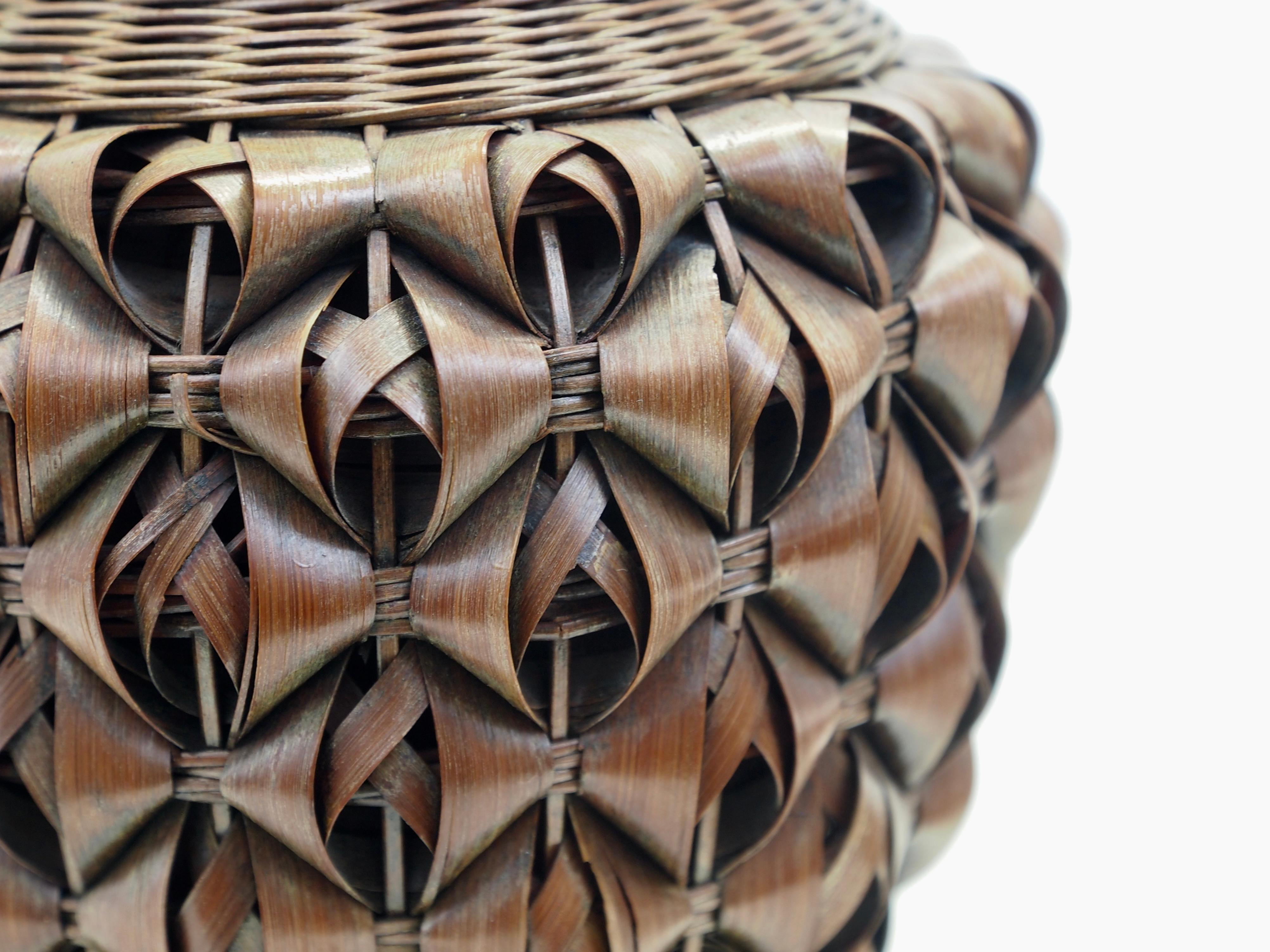 Asian Japanese Art Fine Woven Bamboo Split Basket with Lit For Sale