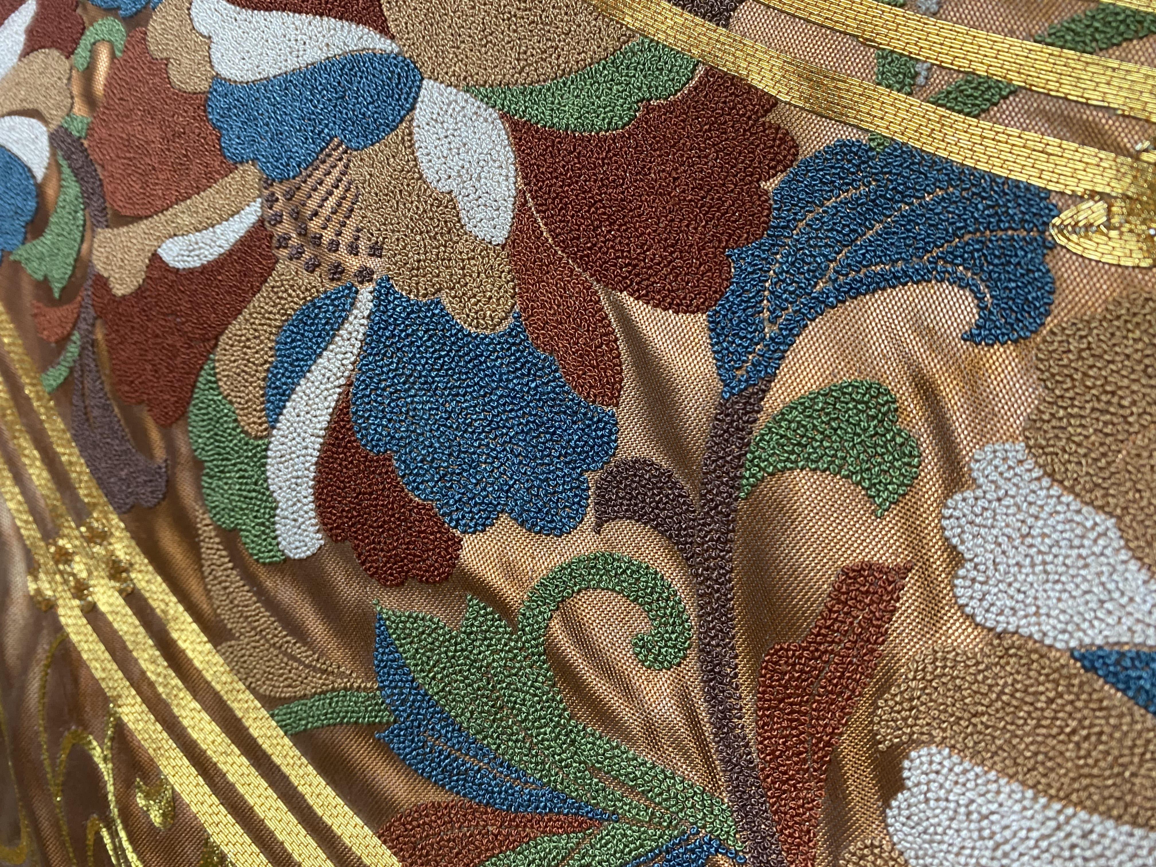 Pfingstrosenbrücke von Kimono-Couture

*Japanische Kimono-Kunst
*Handgefertigt von Kimono-Couture
*Einzigartige japanische Kunst

 Das erste, was an diesem Obi ins Auge sticht, ist die bunte Pfingstrose. Pfingstrosen, auch bekannt als 