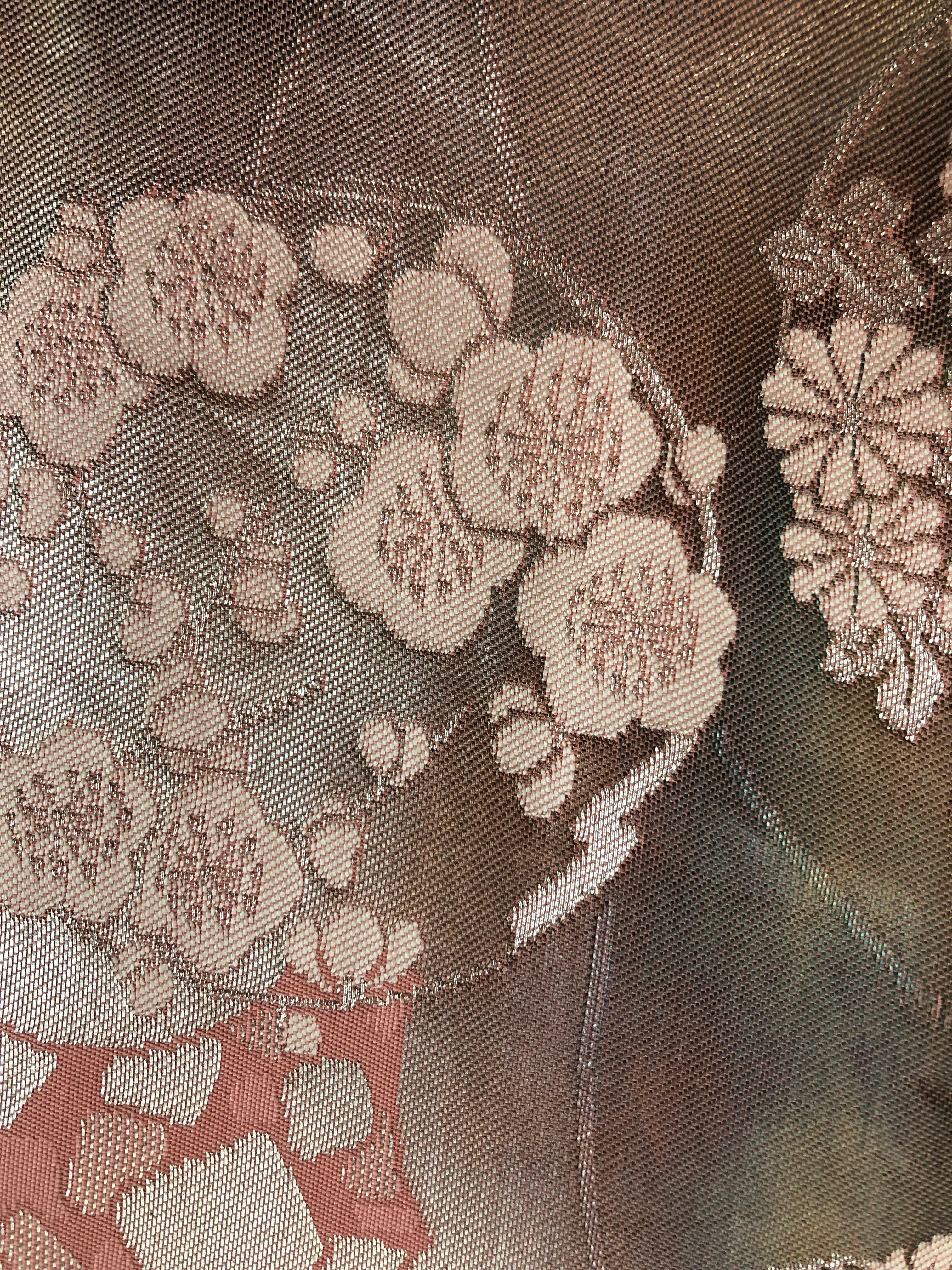 Japanische Kunst / Kimono-Kunst – Jahreszeitenblumen  im Angebot 2