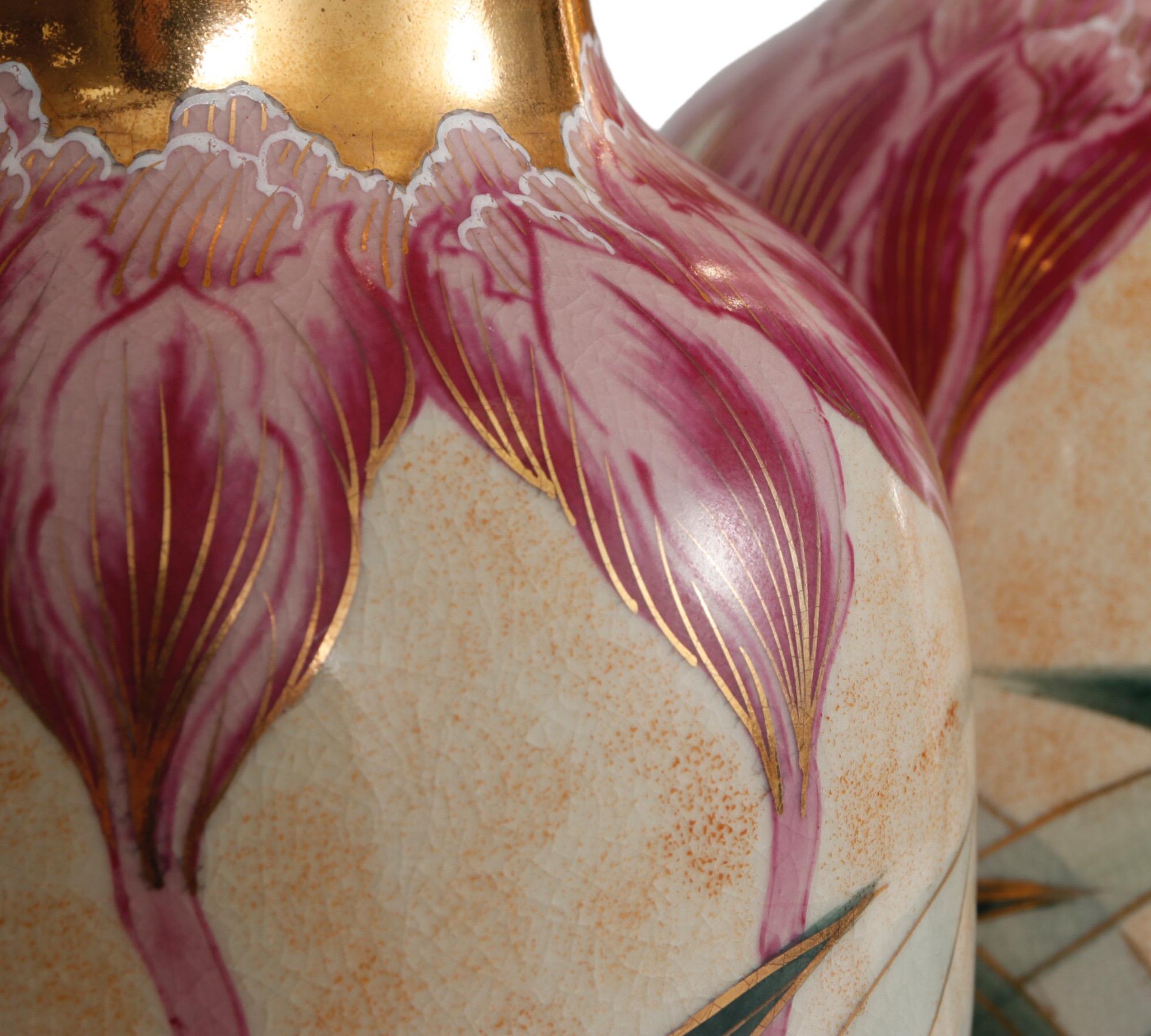 Japanische Jugendstil-Keramikvasen aus Keramik – ein Paar im Zustand „Gut“ im Angebot in Bradenton, FL