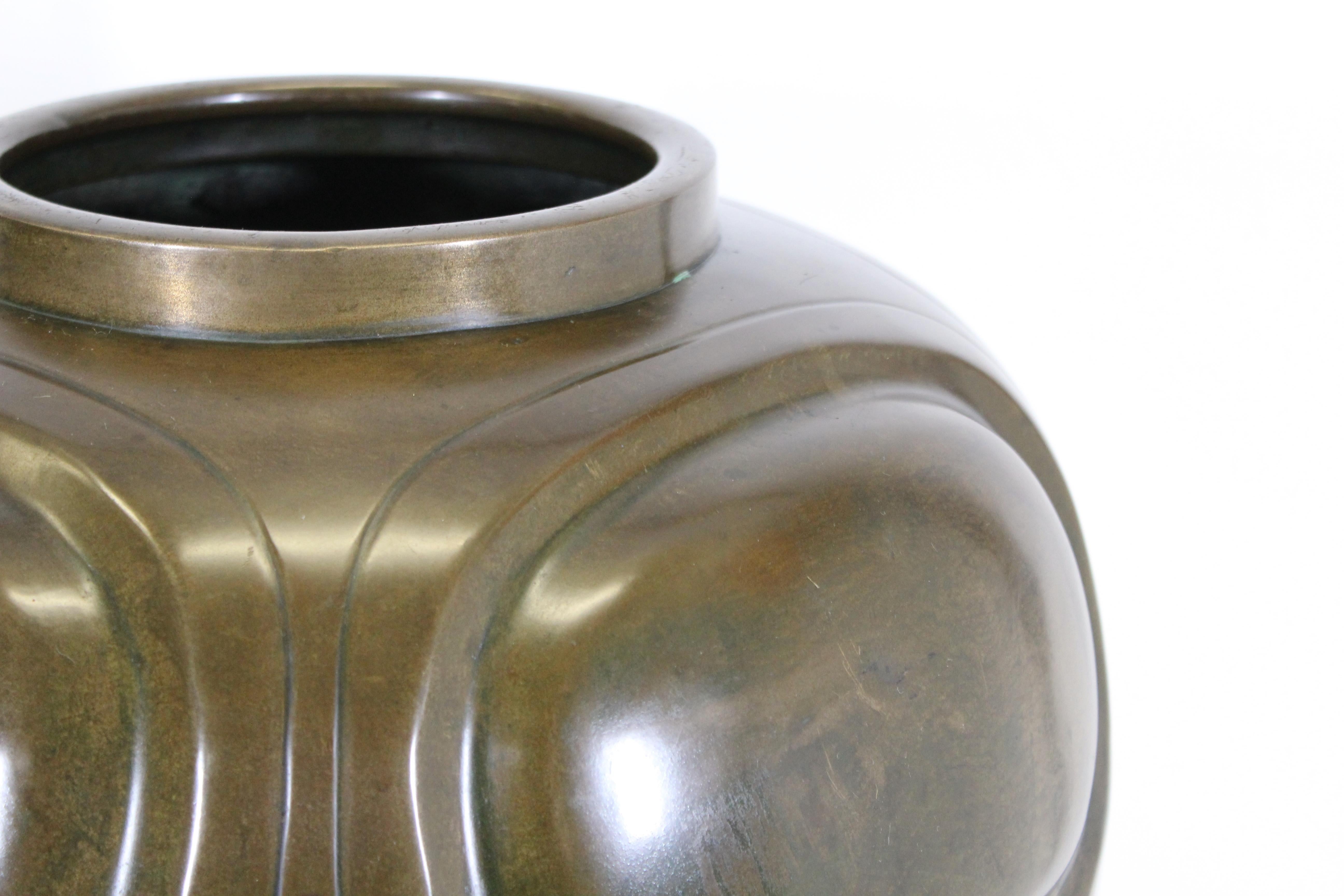 Japanese Art Nouveau Bronze Urn For Sale 5