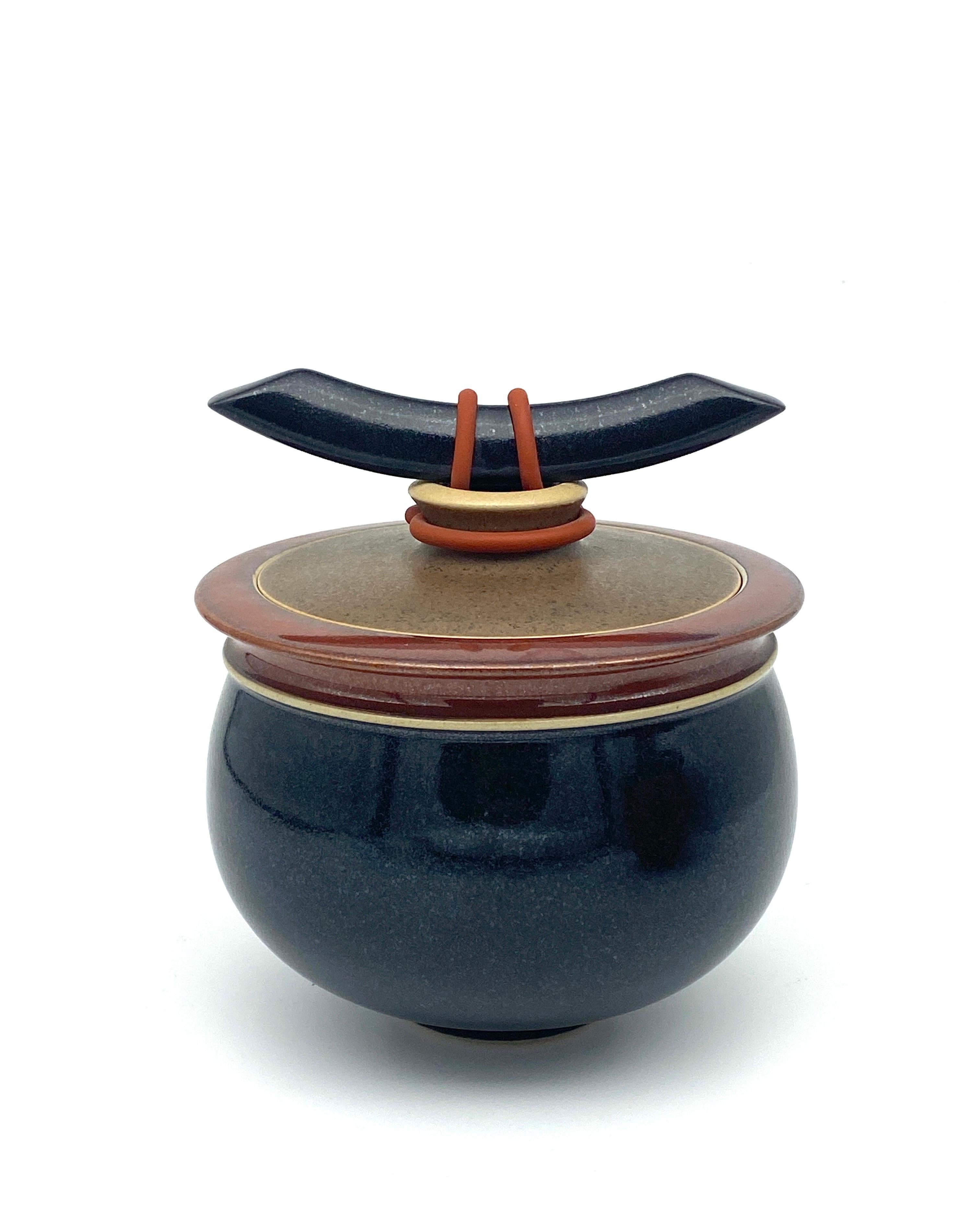 Two beautiful Japanese-style vessels crafted to perfection. The high quality finish is a unique selling point of Jerry Johns. The two vessels are in very good condition.



Jerry Johns is a Welsh ceramicist known for his unique, handmade ceramics,