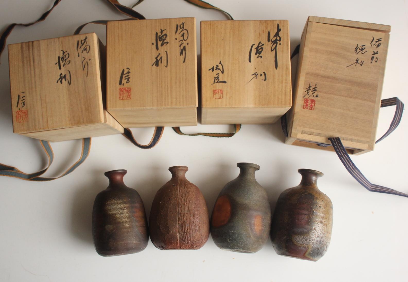 F13 Japanische Künstler Design Bizen ware 4 Sake Flaschen & 6 Sake Tassen im Angebot 1