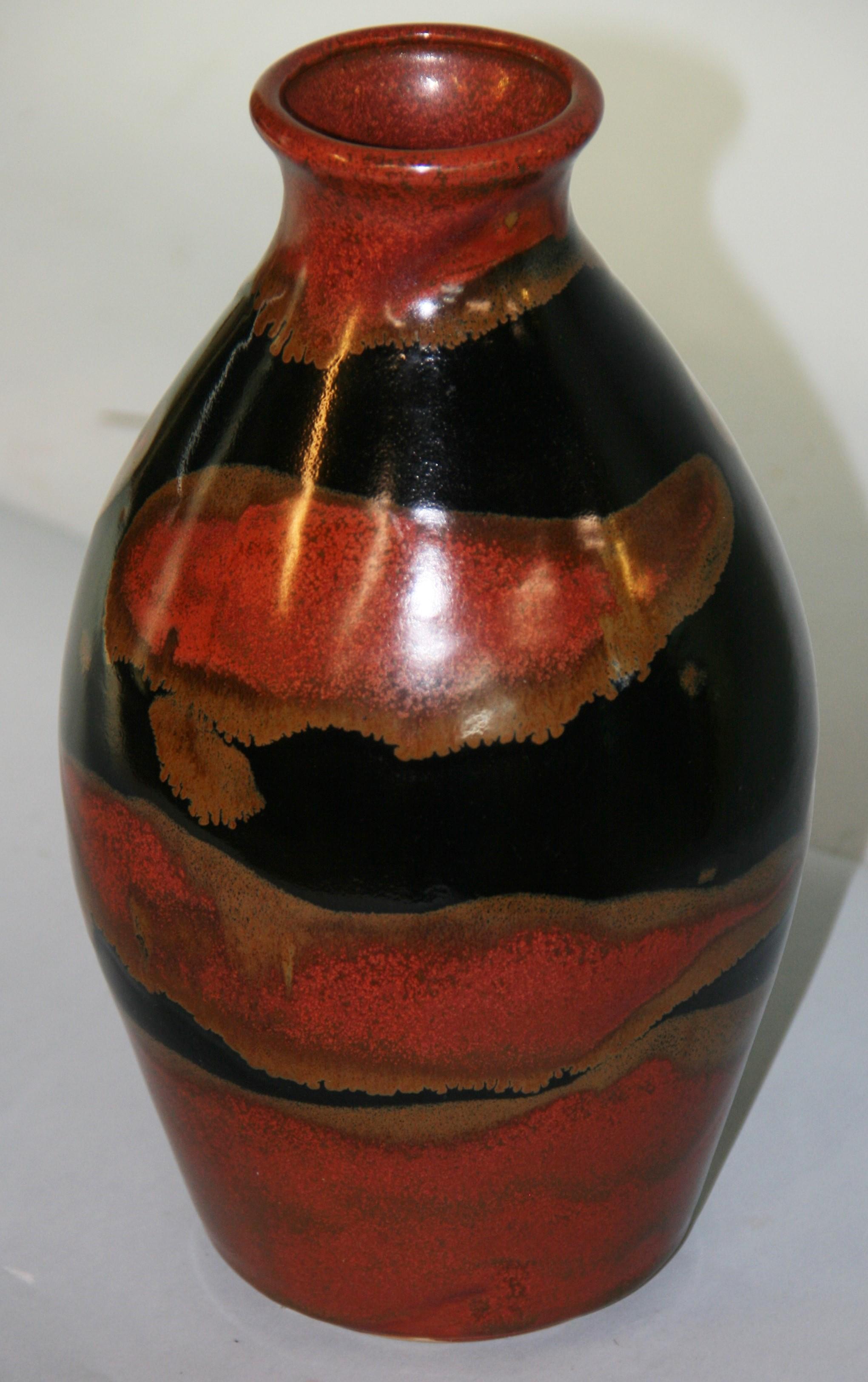 1655 Vaso in ceramica smaltata realizzato da un artista giapponese.
Timbro del produttore sul fondo