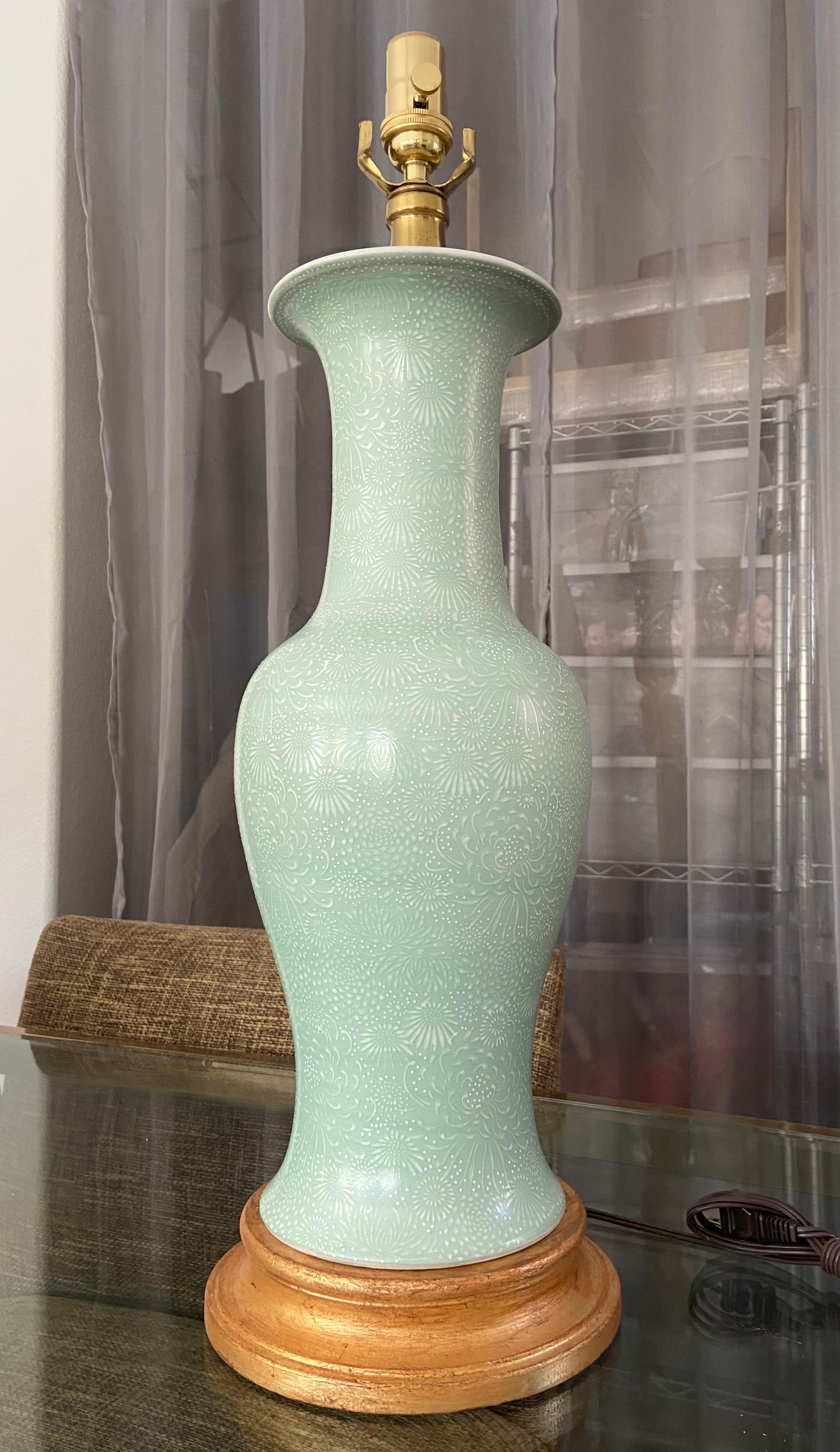 Milieu du XXe siècle Lampe de bureau japonaise asiatique des années 1930 en porcelaine vert céladon en vente