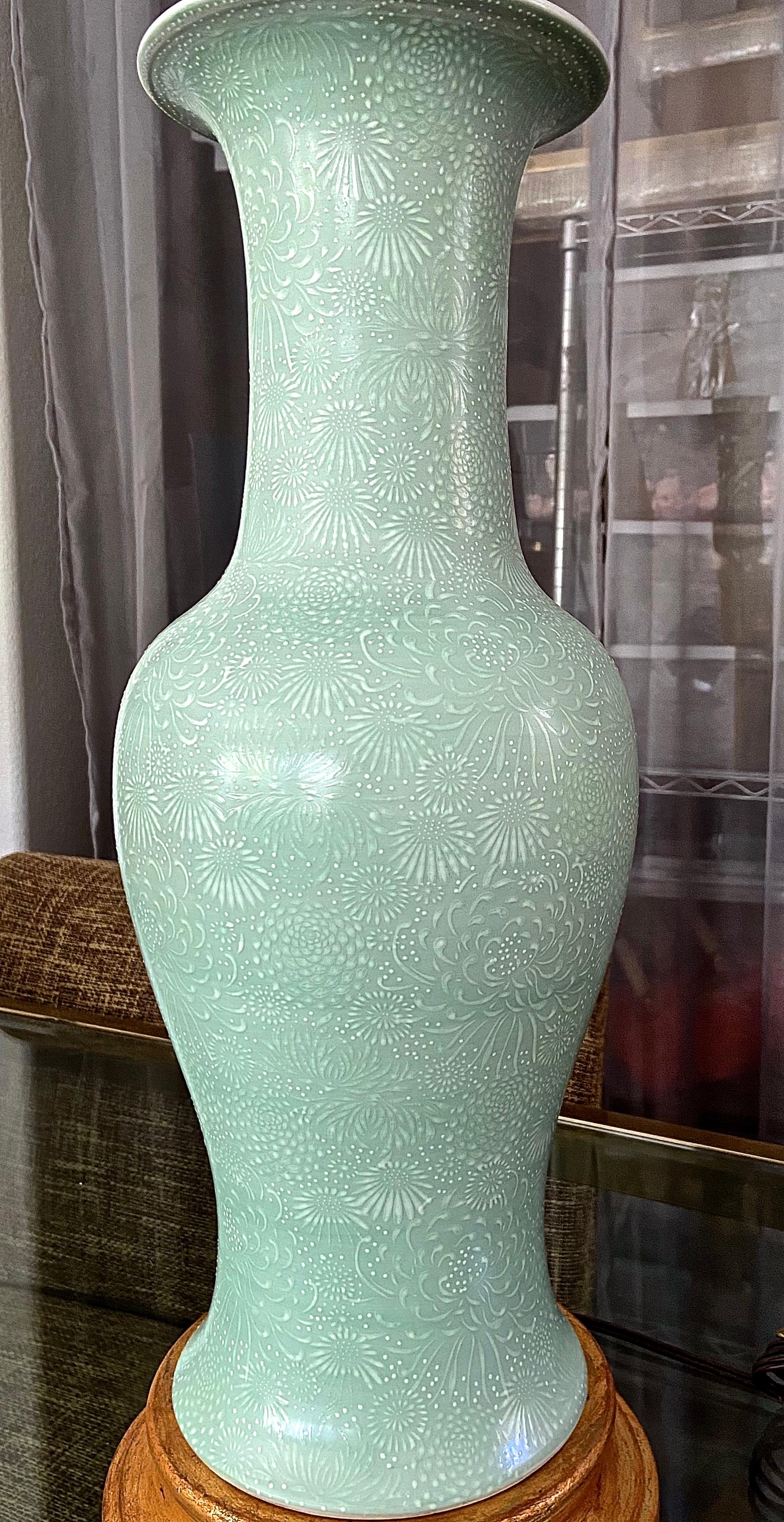 Japanese Asian 1930s Celadon Green Porcelain Table Lamp In Good Condition For Sale In Palm Springs, CA