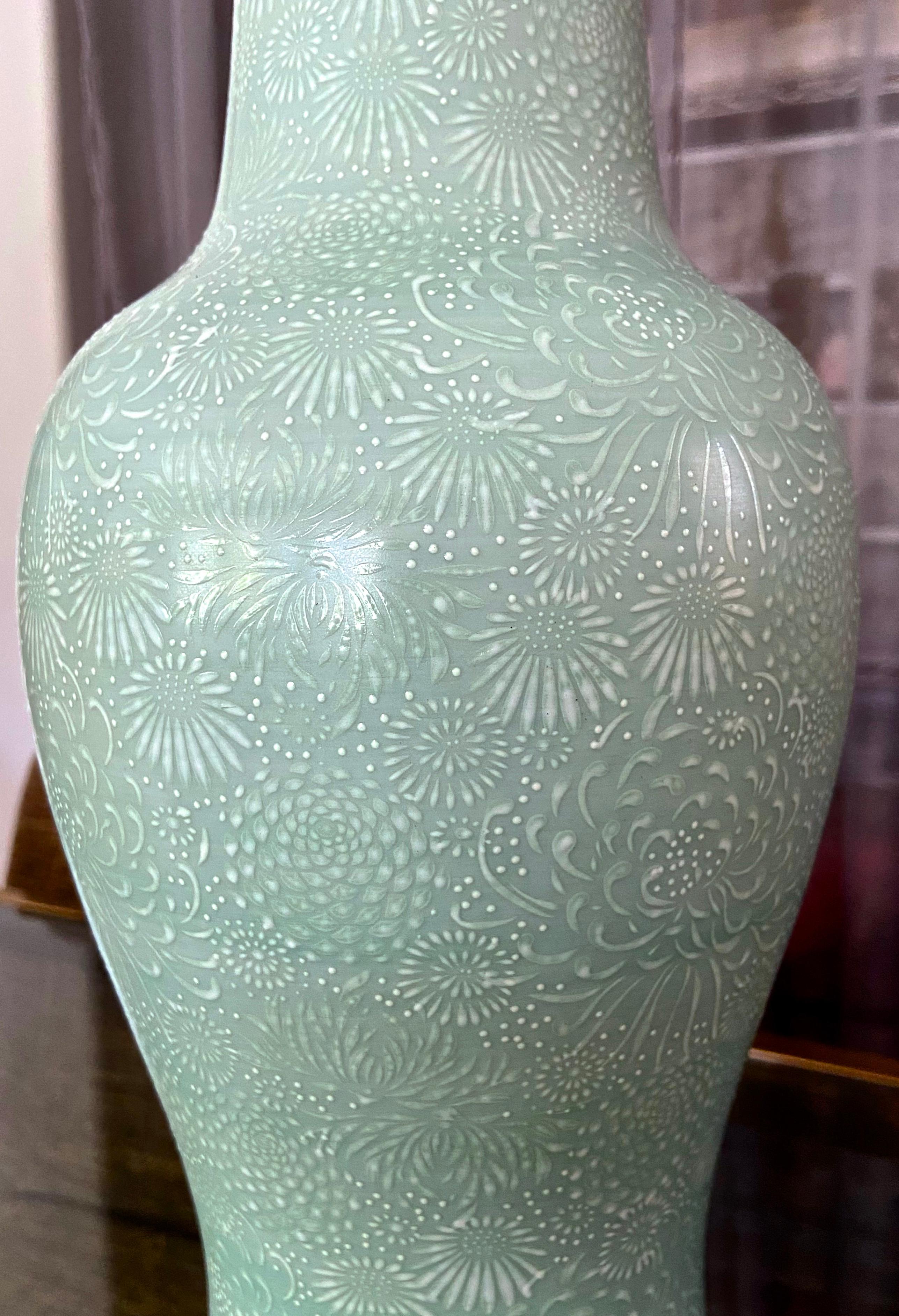 Giltwood Japanese Asian 1930s Celadon Green Porcelain Table Lamp For Sale